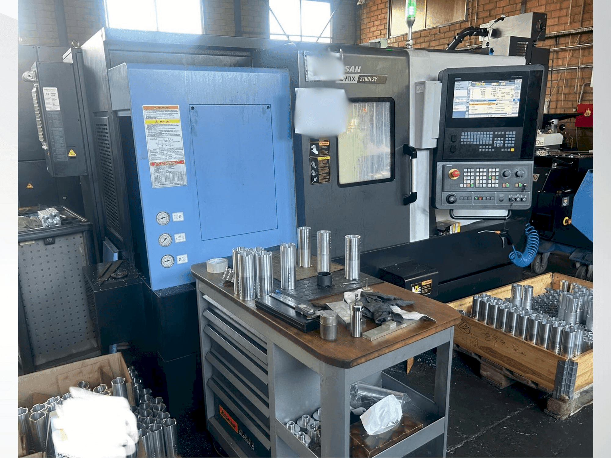 A DOOSAN LYNX 2100LSYA gép elölnézete