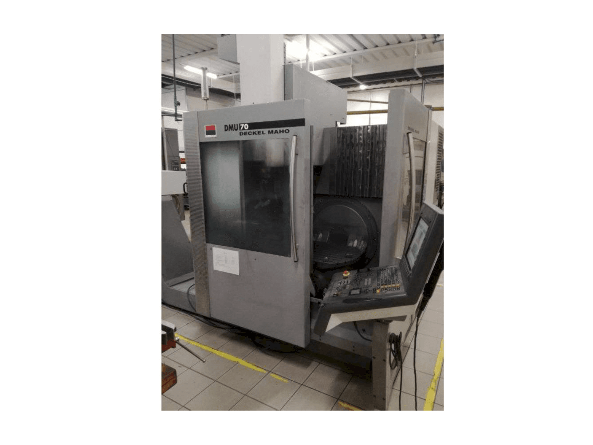 A DECKEL MAHO DMU 70 gép elölnézete