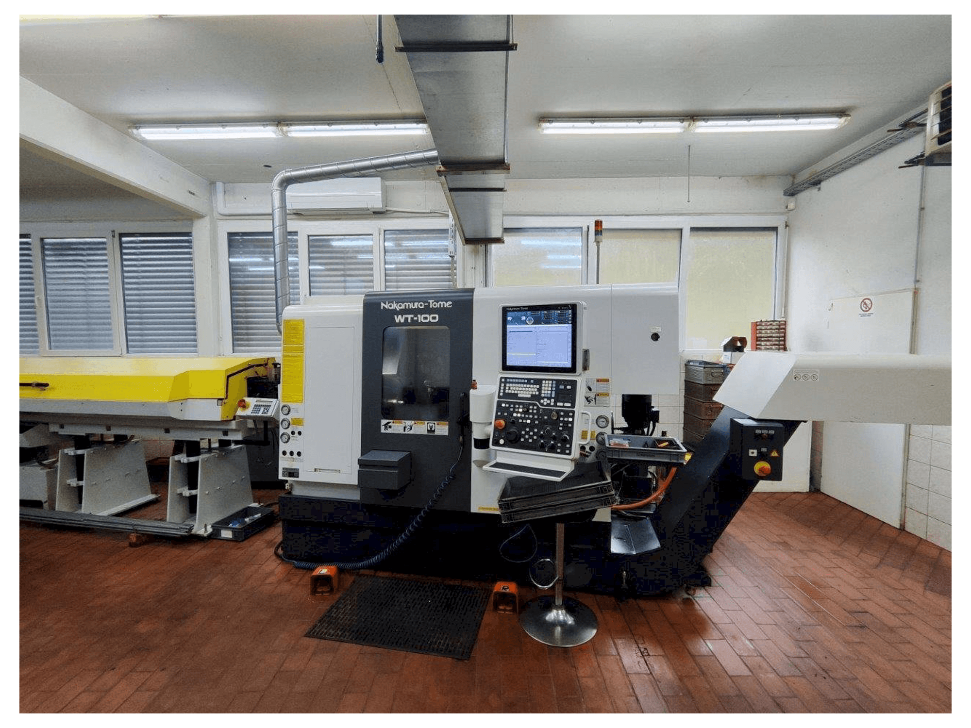 A NAKAMURA-TOME WT-100 MMY gép elölnézete