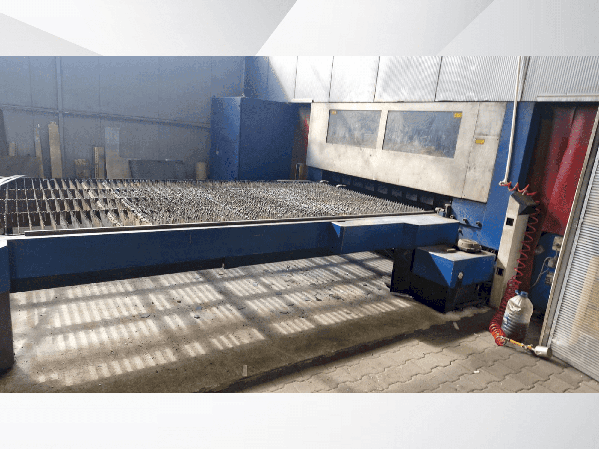 A TRUMPF TRUMATIC L 4030 gép elölnézete