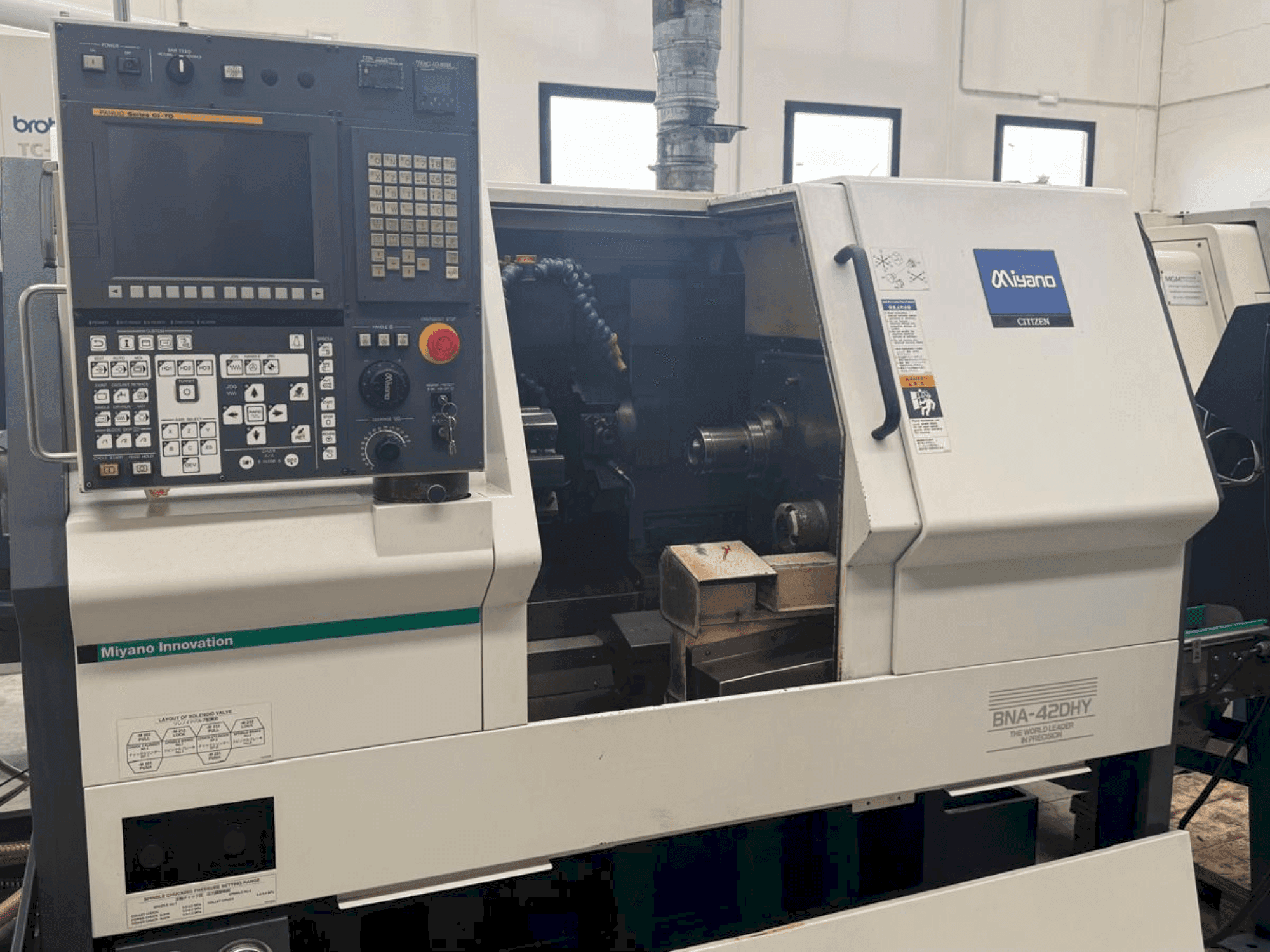 A Miyano BNA-42DHY gép elölnézete