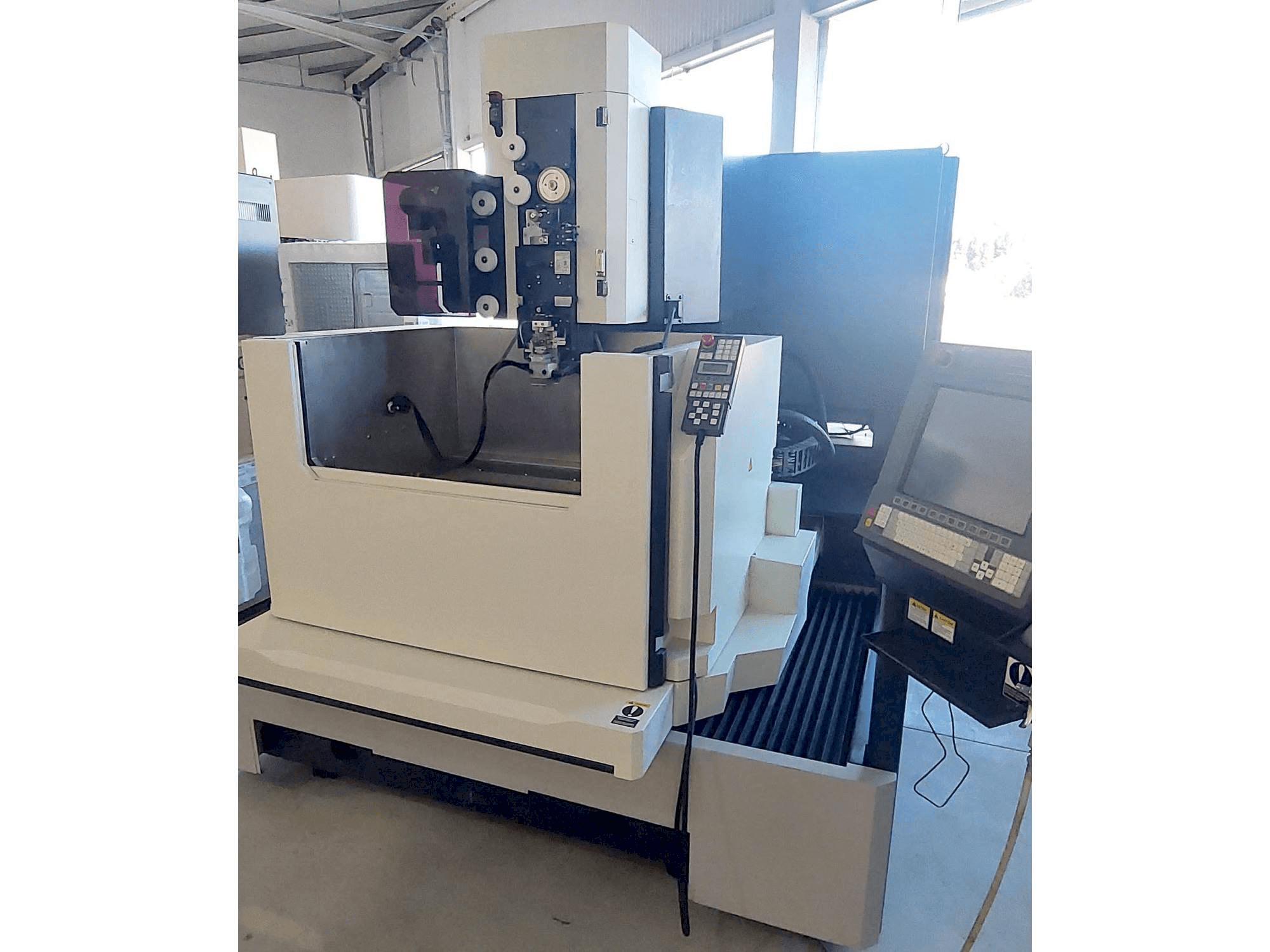 A Makino DUO 64 gép elölnézete