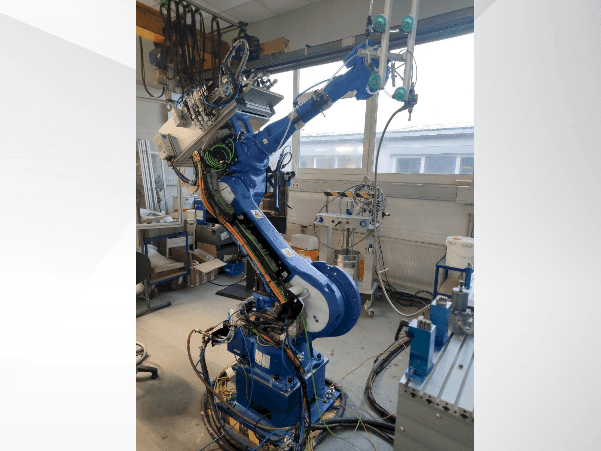A Yaskawa 6VX88 gép elölnézete