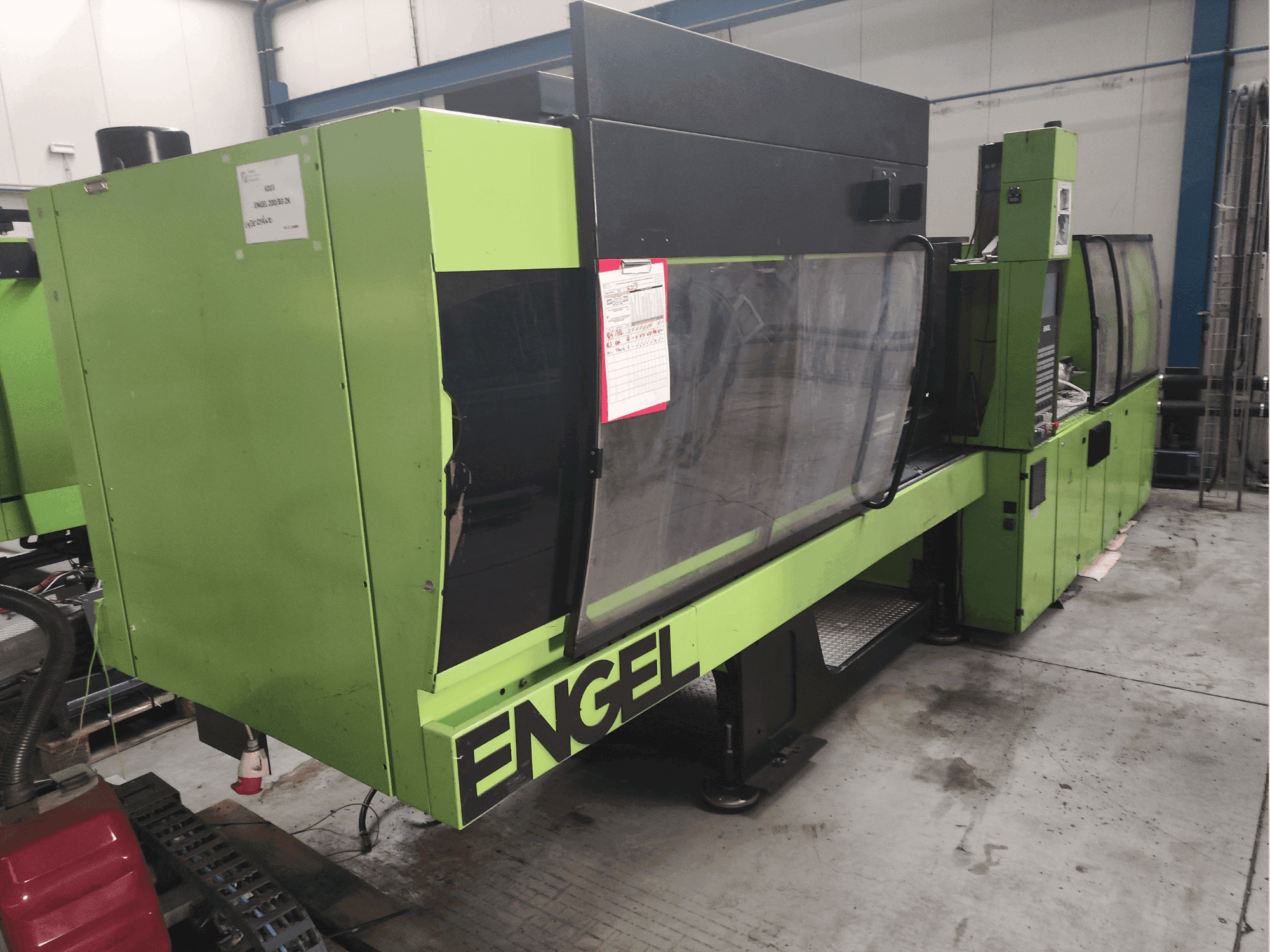 A Engel Victory 750/200 Tech gép elölnézete