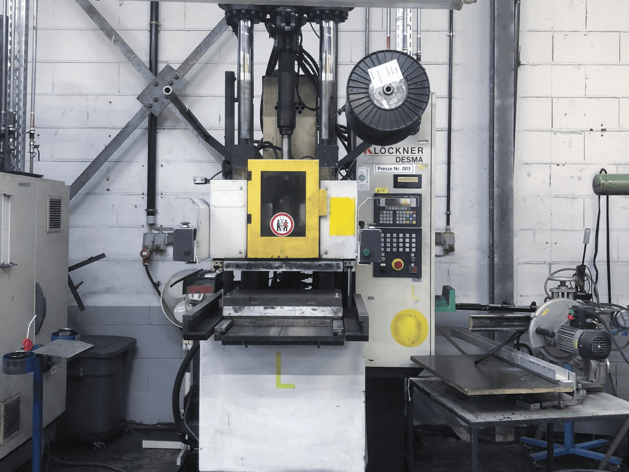 A Kloeckner Desma 956.050 ZO gép elölnézete