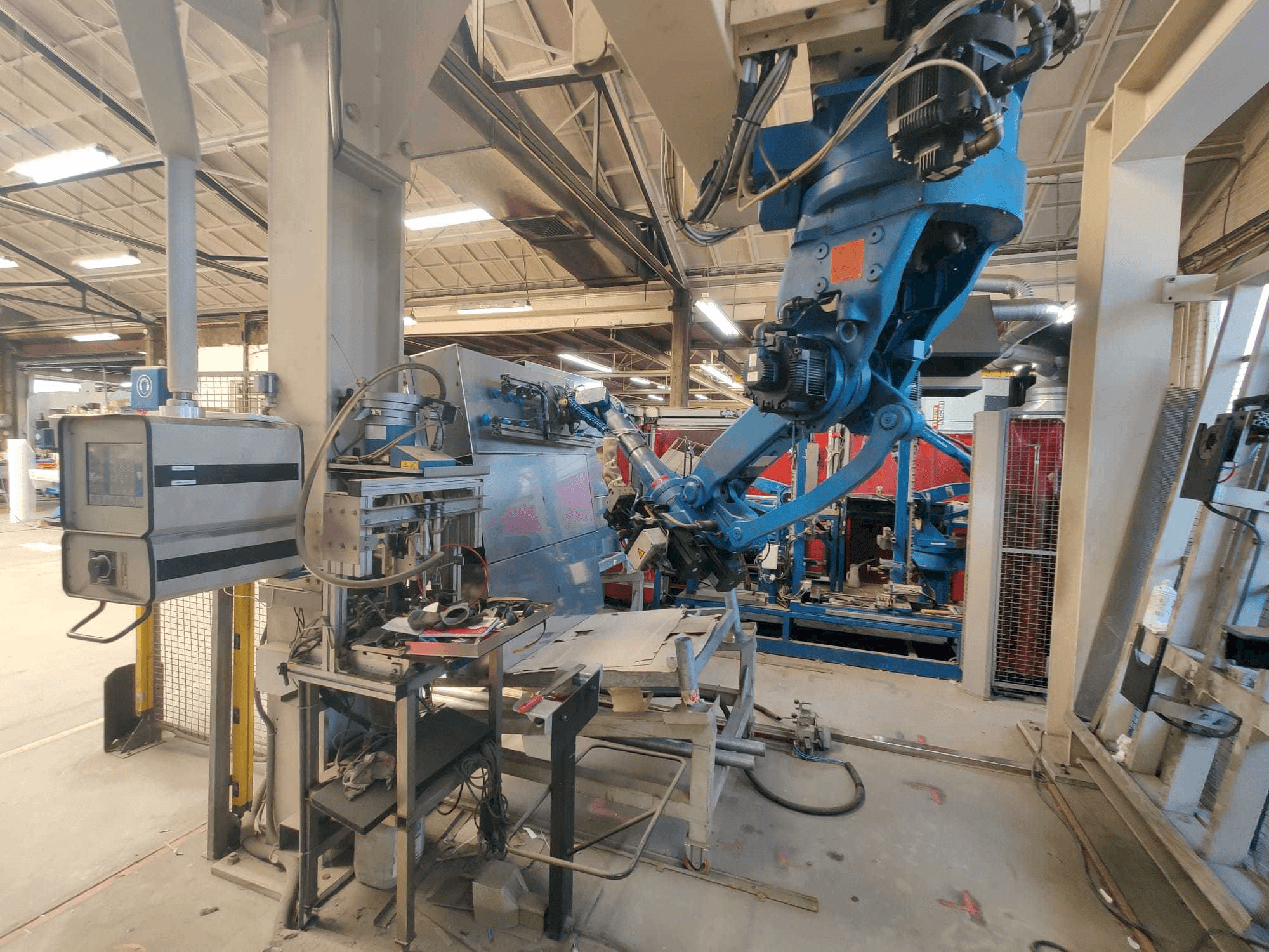 A Yaskawa YR-SK45-C000 gép elölnézete