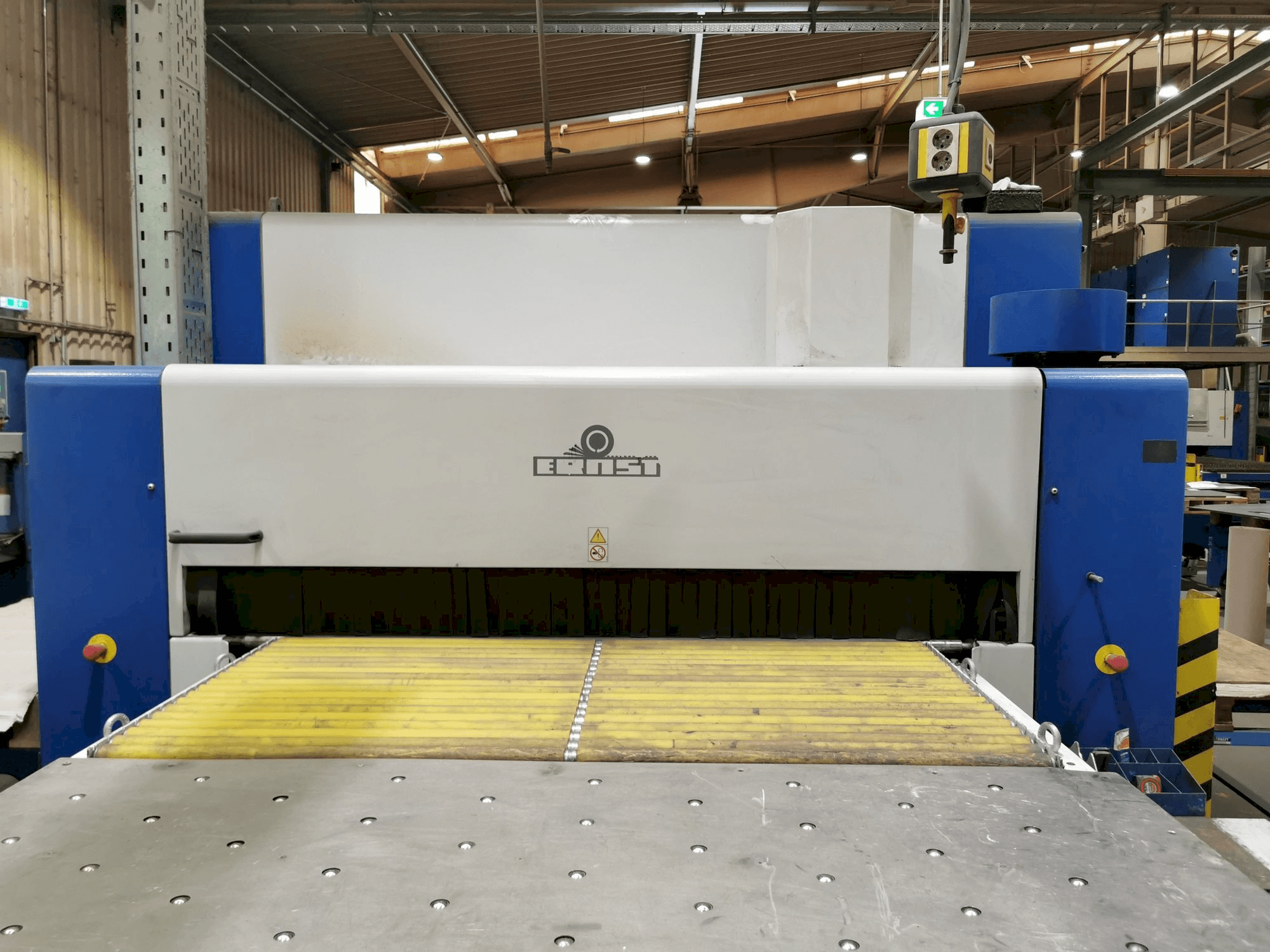 A ERNST Neptun EBS gép elölnézete