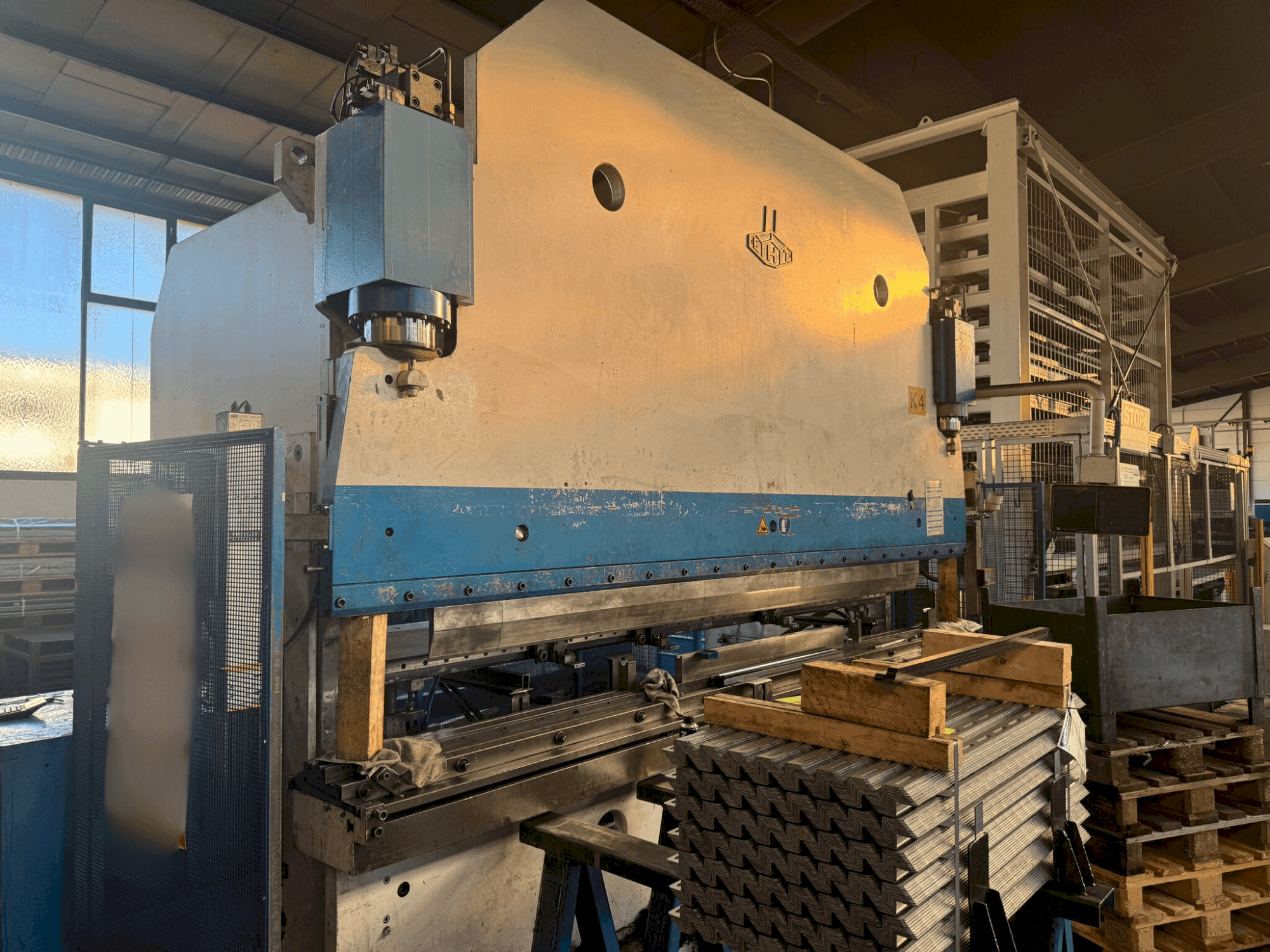 A EHT EHPS 15-40 gép elölnézete