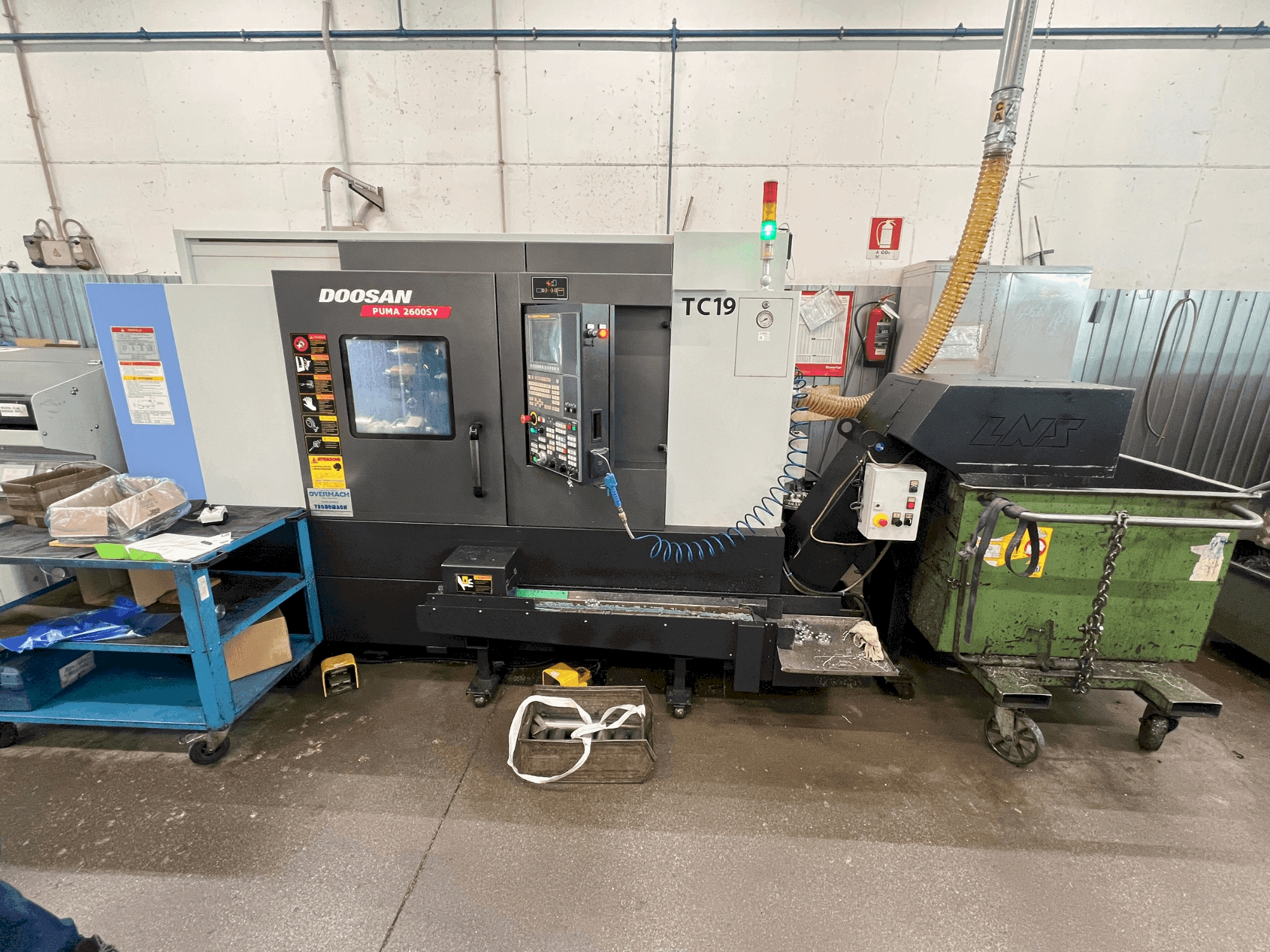 A DOOSAN 2600 SY gép elölnézete