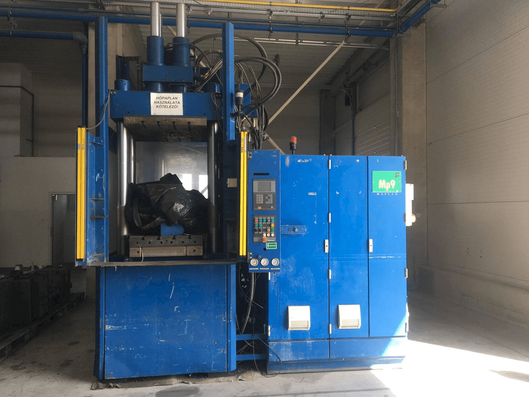 A MAPLAN MTF 750/300 gép elölnézete