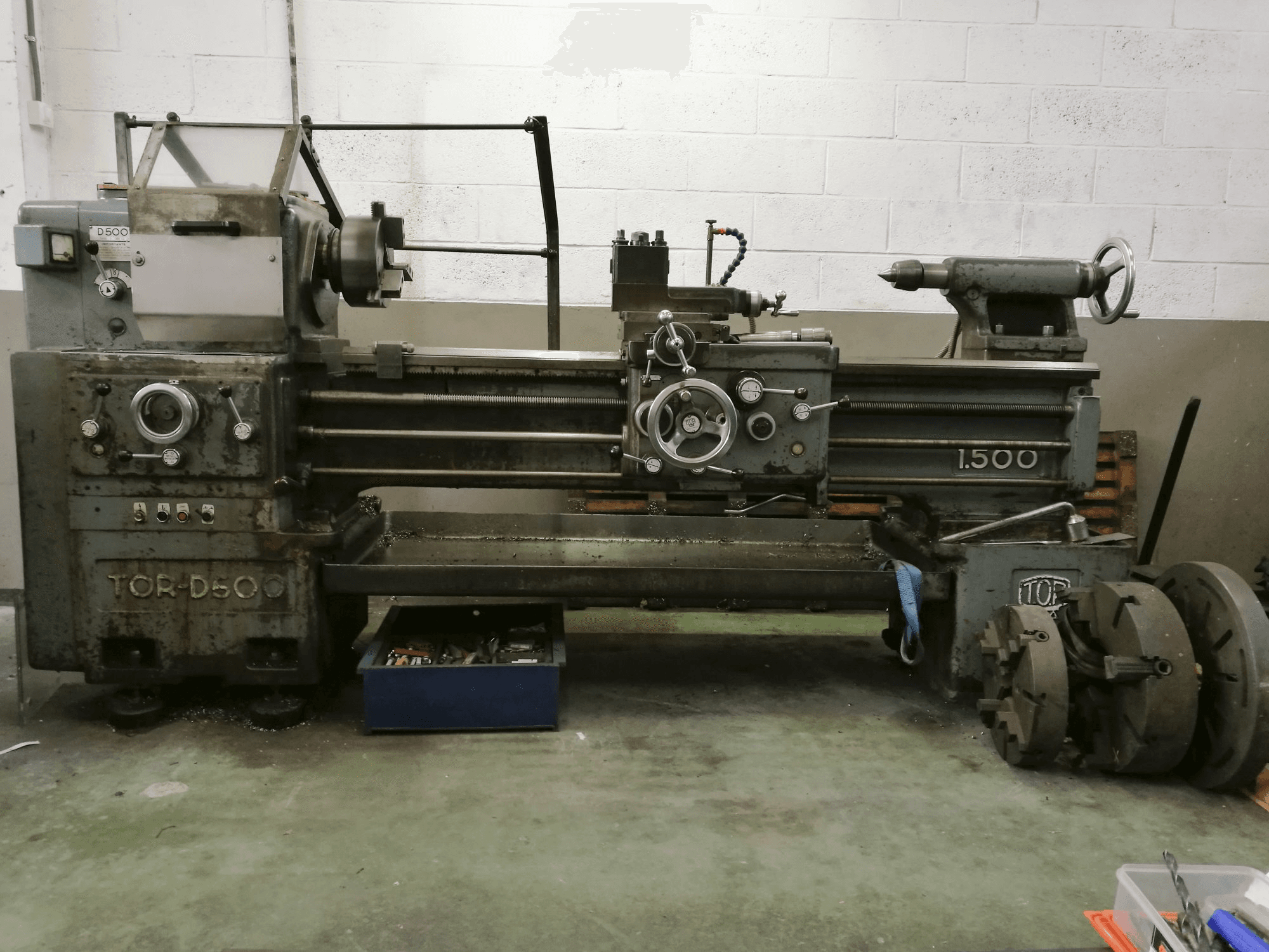 A TOR D-500 gép elölnézete