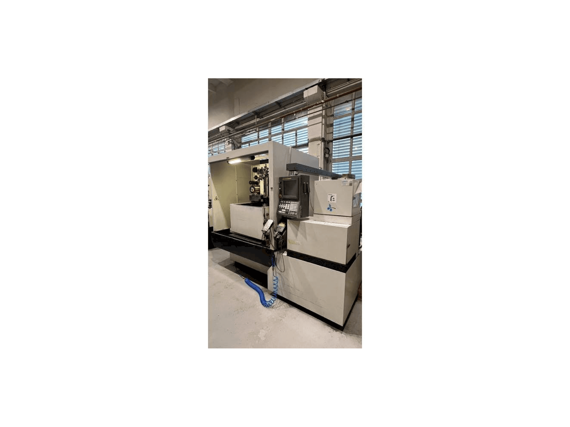 A FANUC ROBOCUT Alfa-1iC gép elölnézete