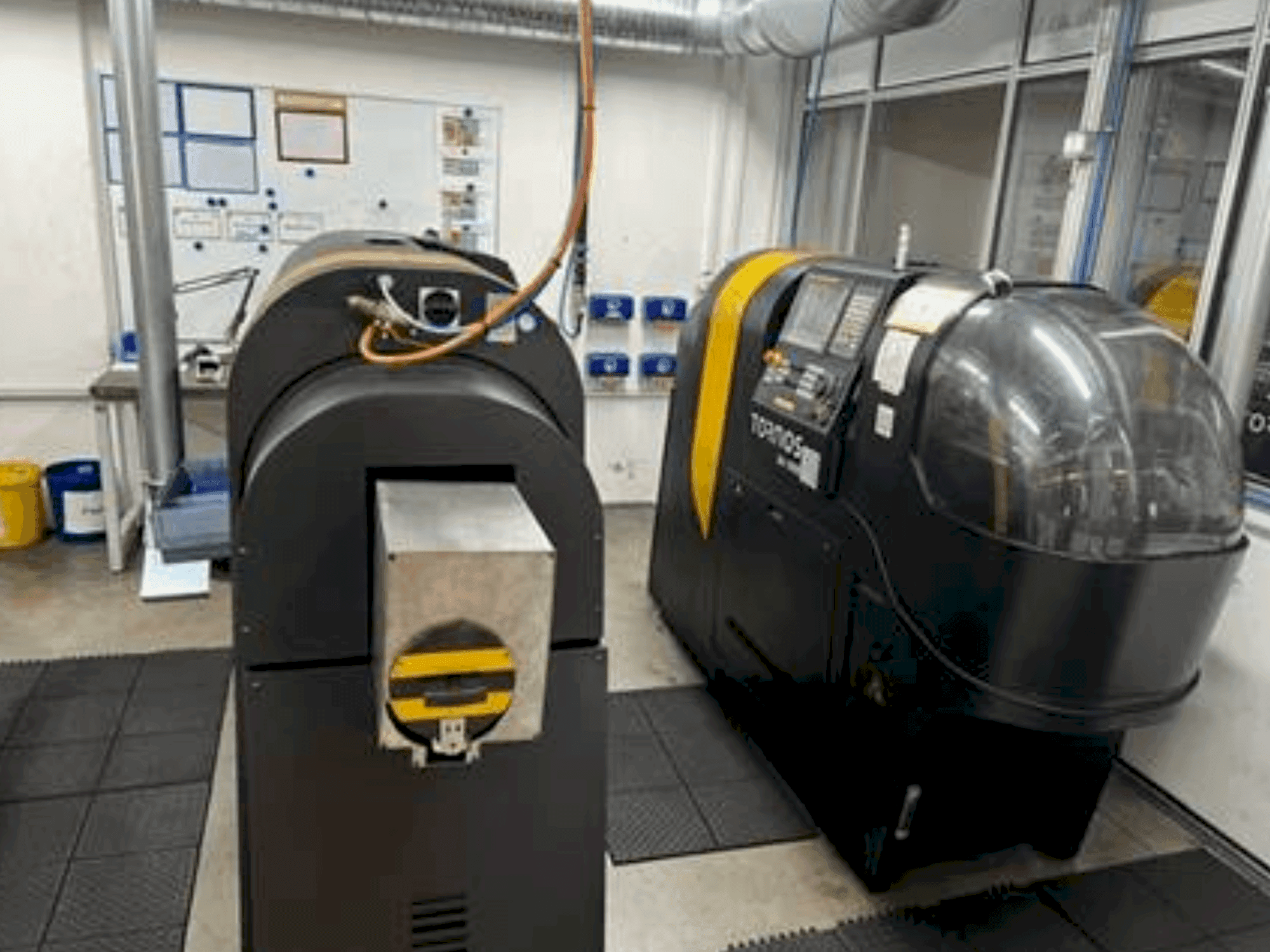 A TORNOS BA 1008 gép elölnézete