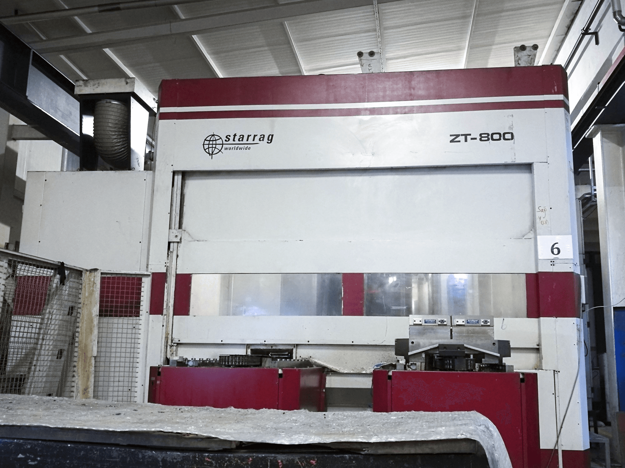 A Starrag ZT 800/130 gép elölnézete