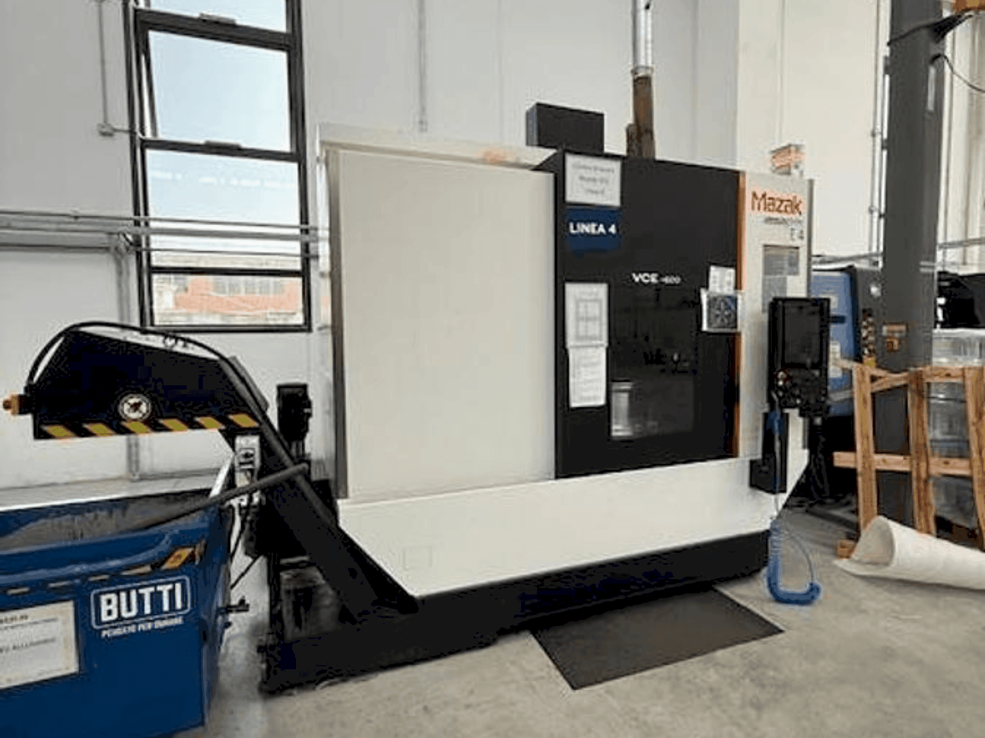 A Mazak VCE 600 gép elölnézete