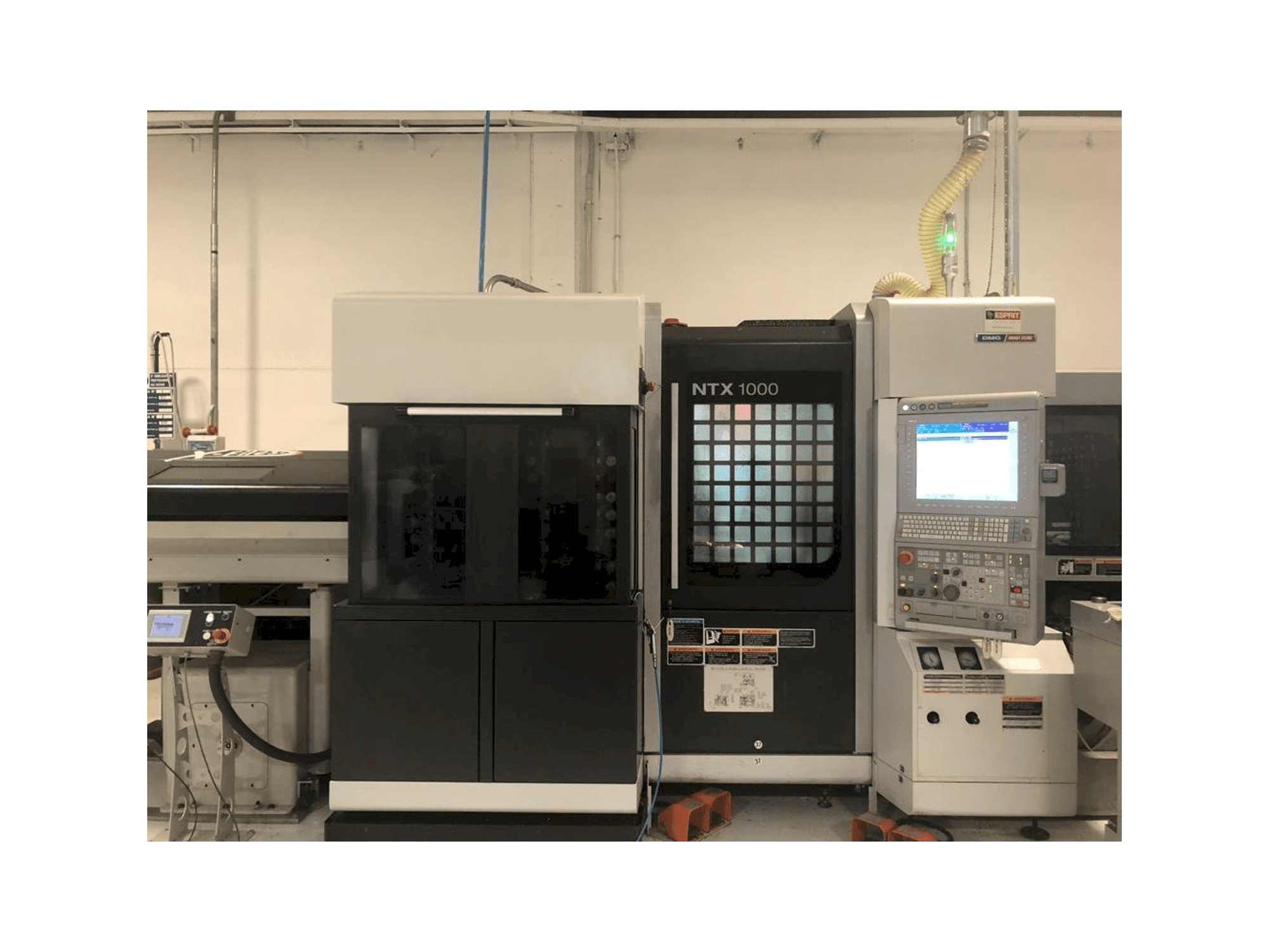 A MORI SEIKI NTX1000 gép elölnézete