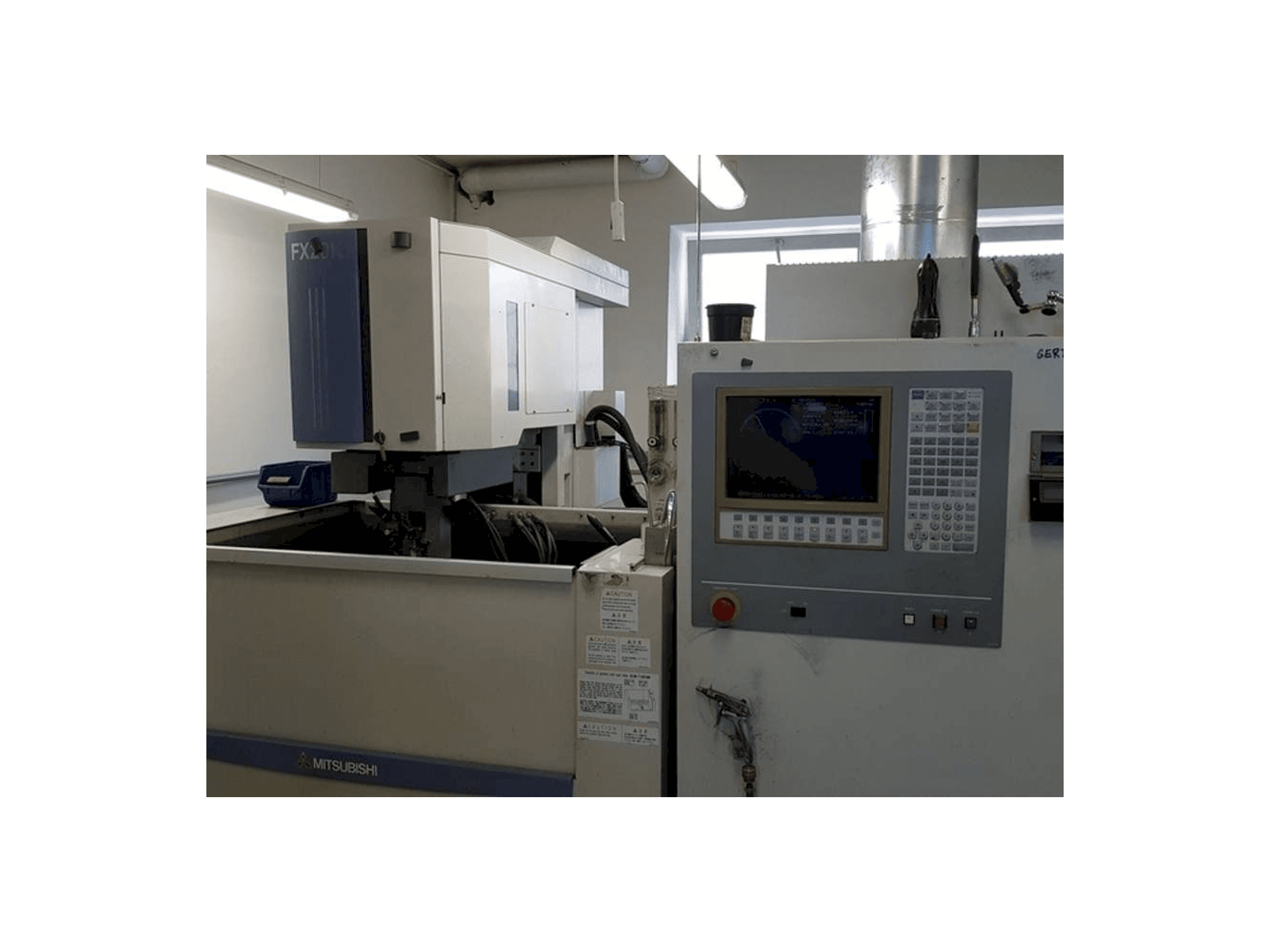 A Mitsubishi FX 20 gép elölnézete