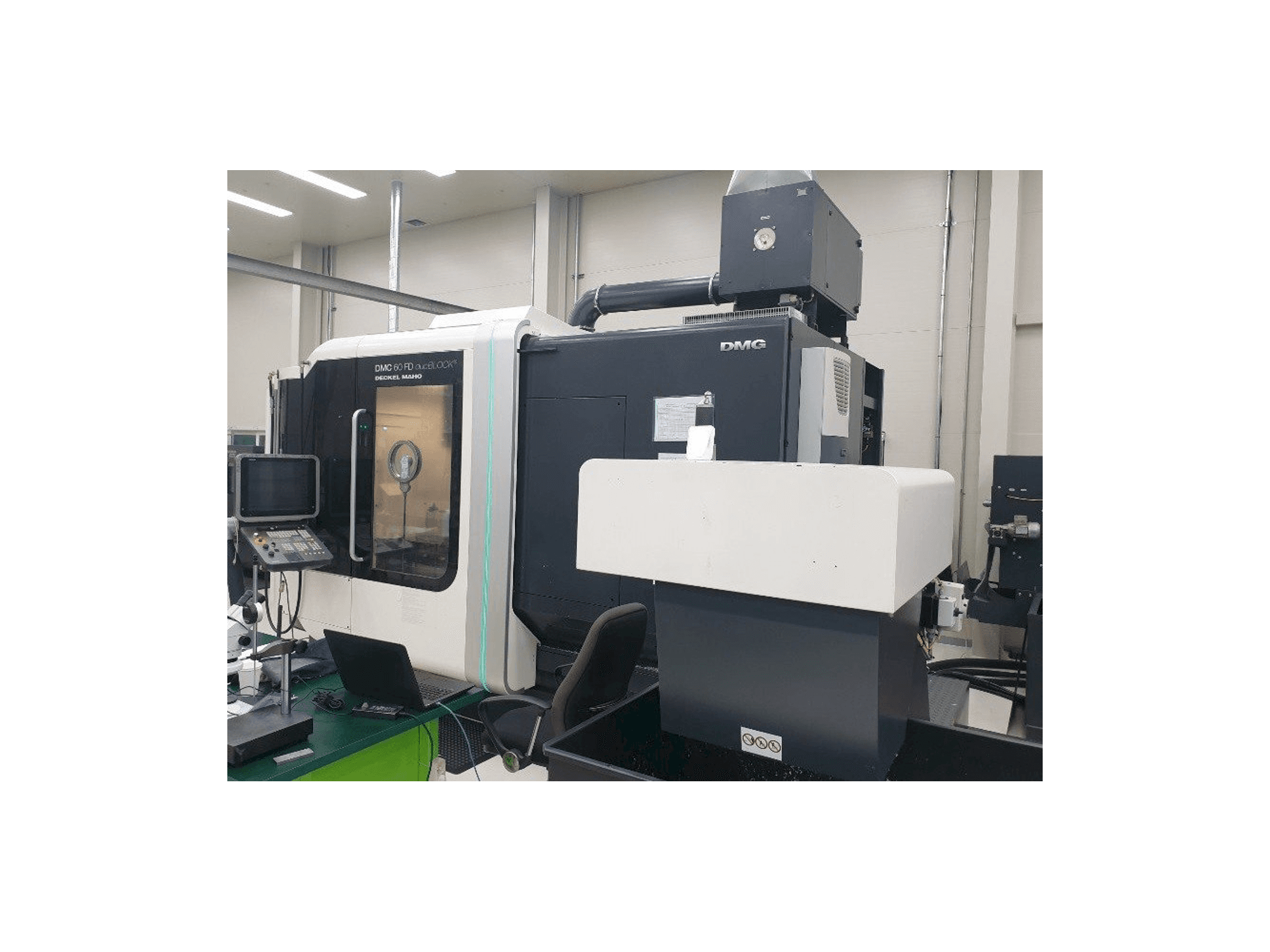 A DMG Deckel Maho DMC 60 FD duoBLOCK gép elölnézete