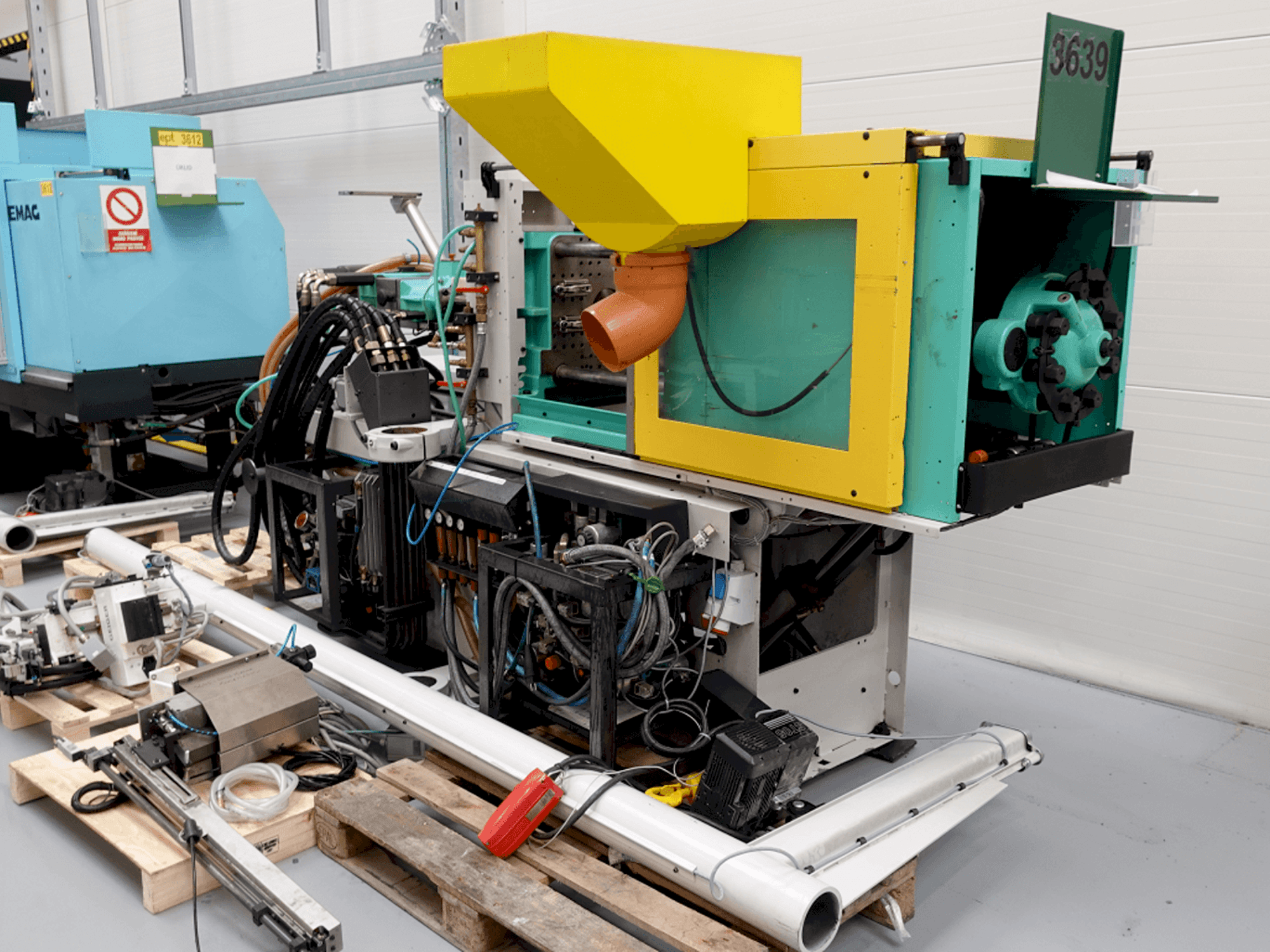 A Arburg ALLROUNDER 320C–500–100U gép elölnézete