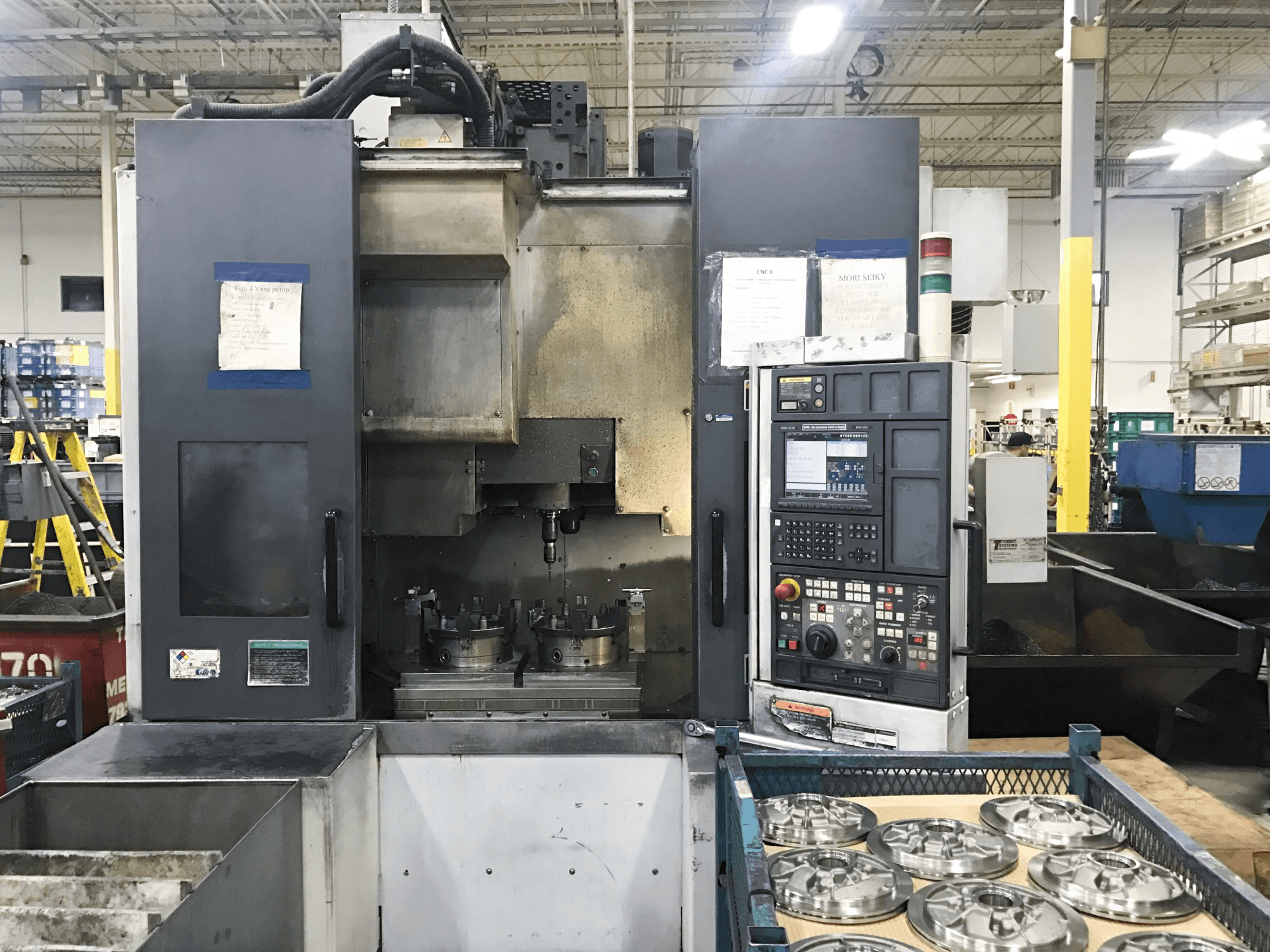 A MORI SEIKI NV4000 gép elölnézete