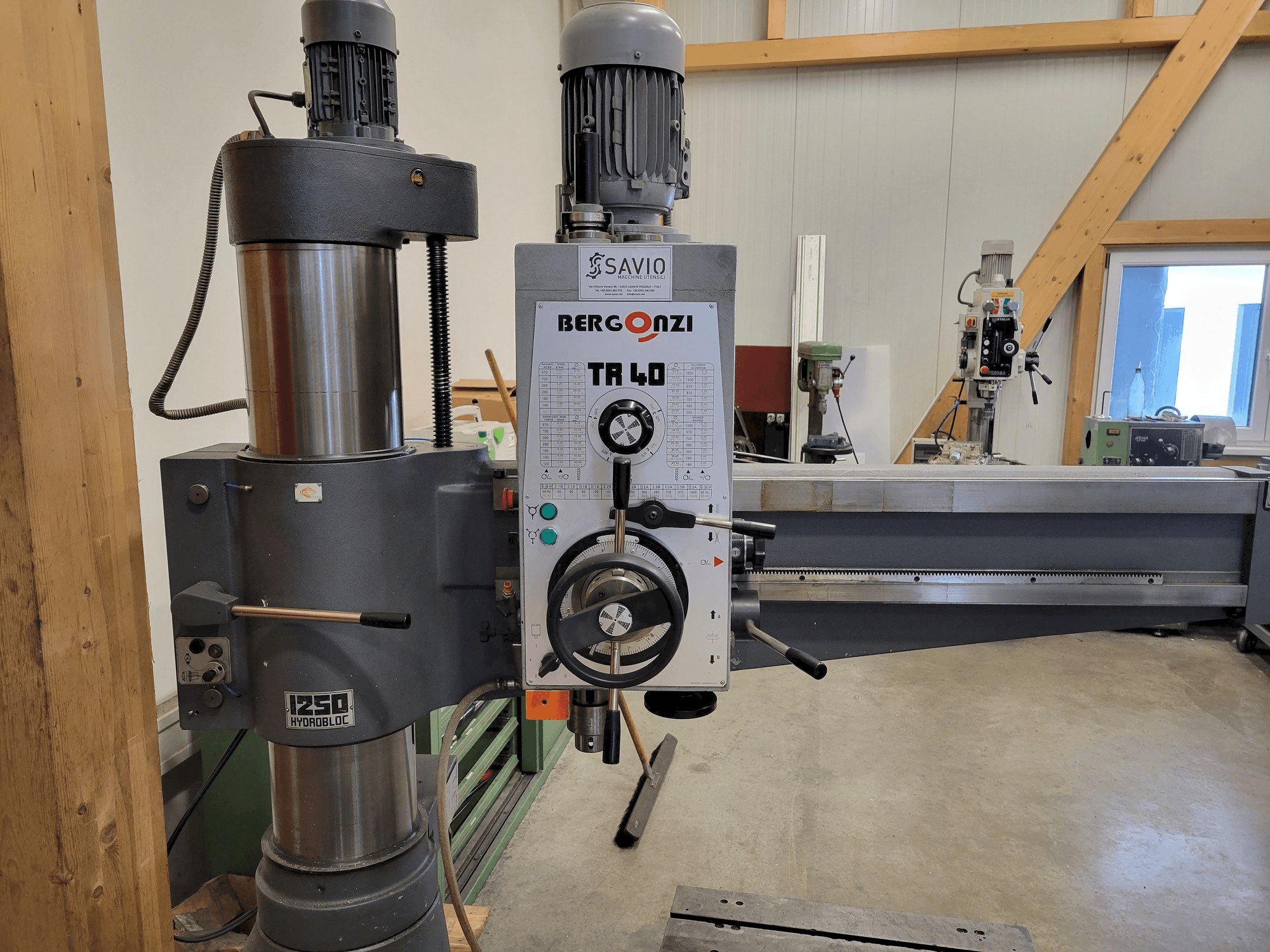 A BERGONZI TR40/1250H gép elölnézete