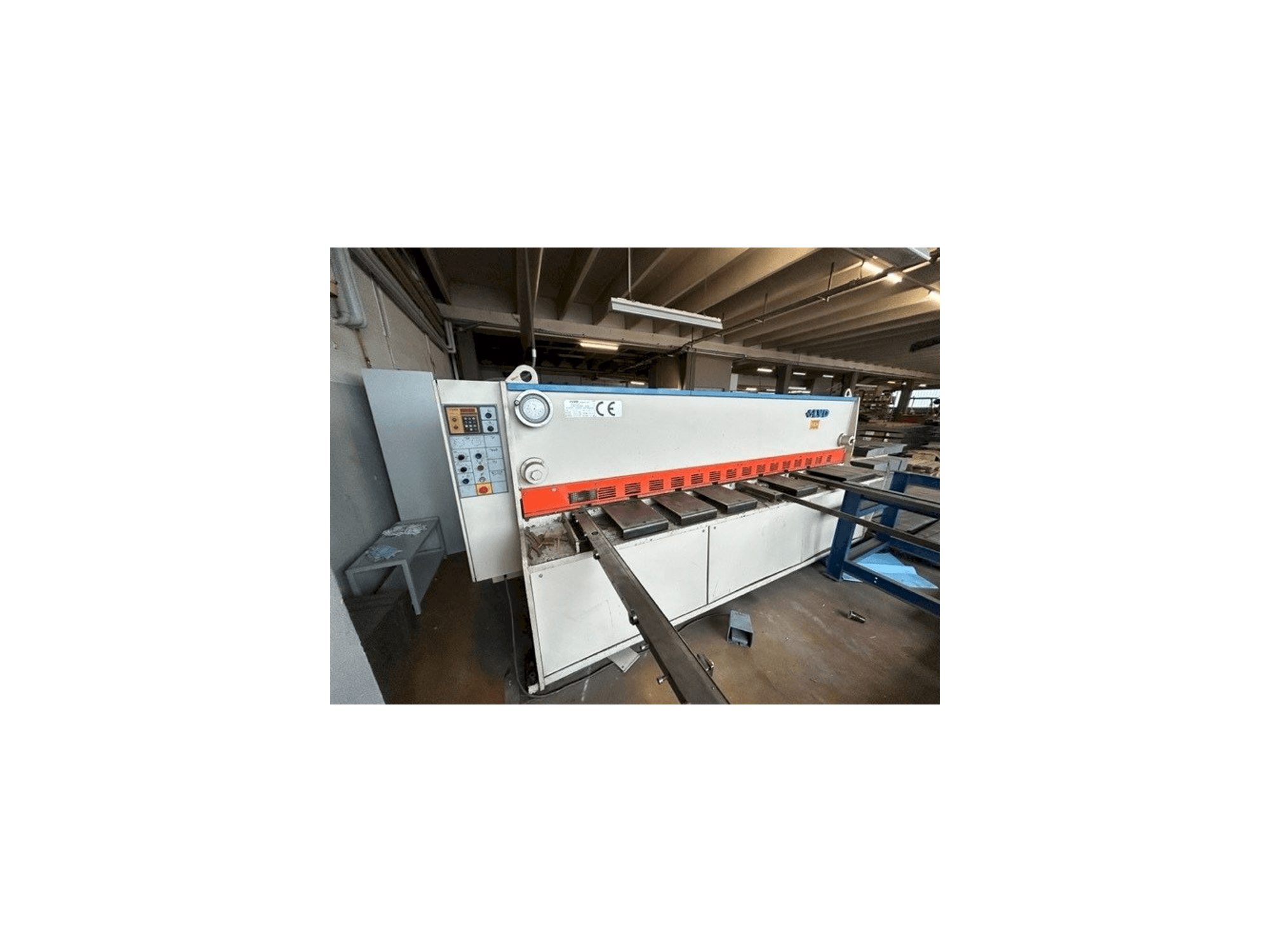 A LVD HST-C 31/6 gép elölnézete