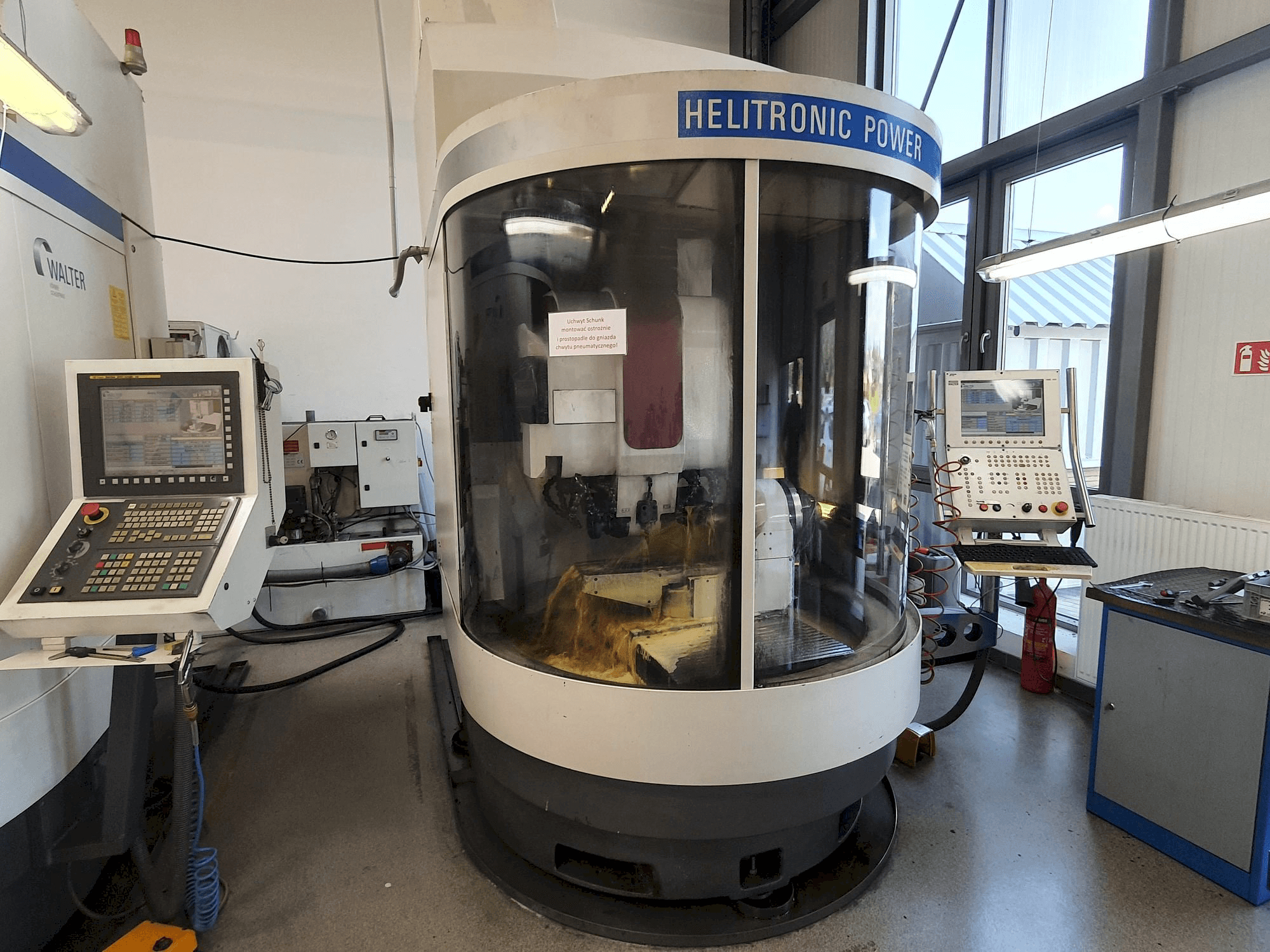 A Walter Helitronic Power gép elölnézete