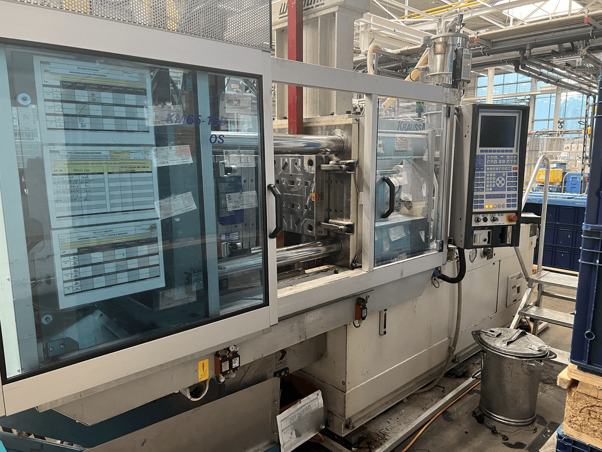 A Krauss Maffei KM 65-160 C2 gép elölnézete