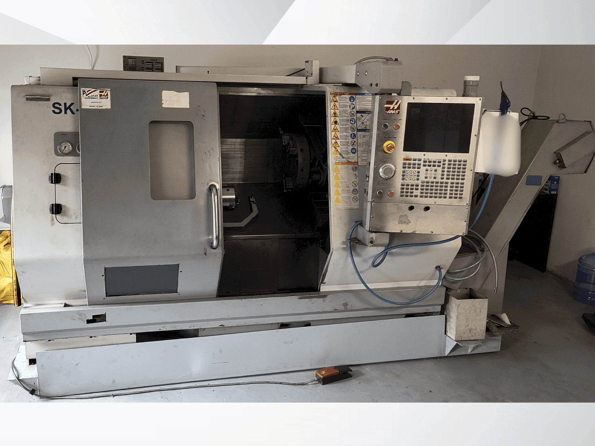 A HAAS SL-20 THE gép elölnézete
