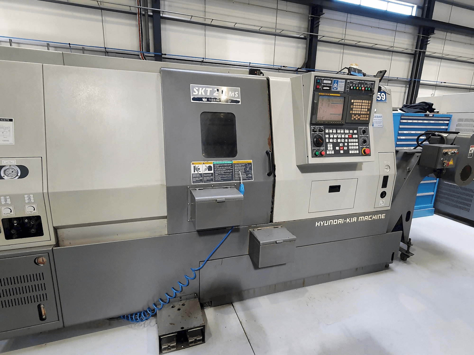 A Hyundai SKT21LMS gép elölnézete