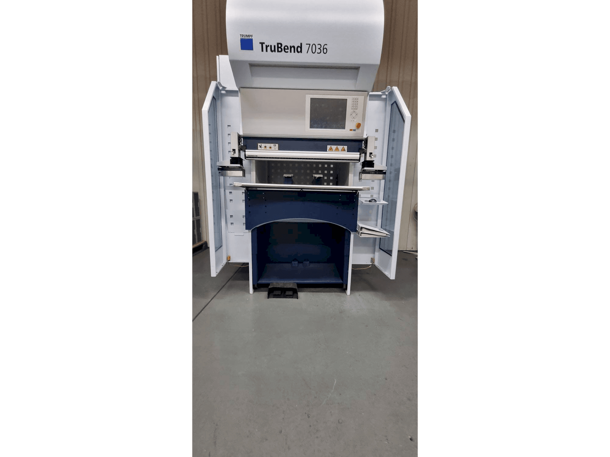 A TRUMPF TruBend 7036 gép elölnézete