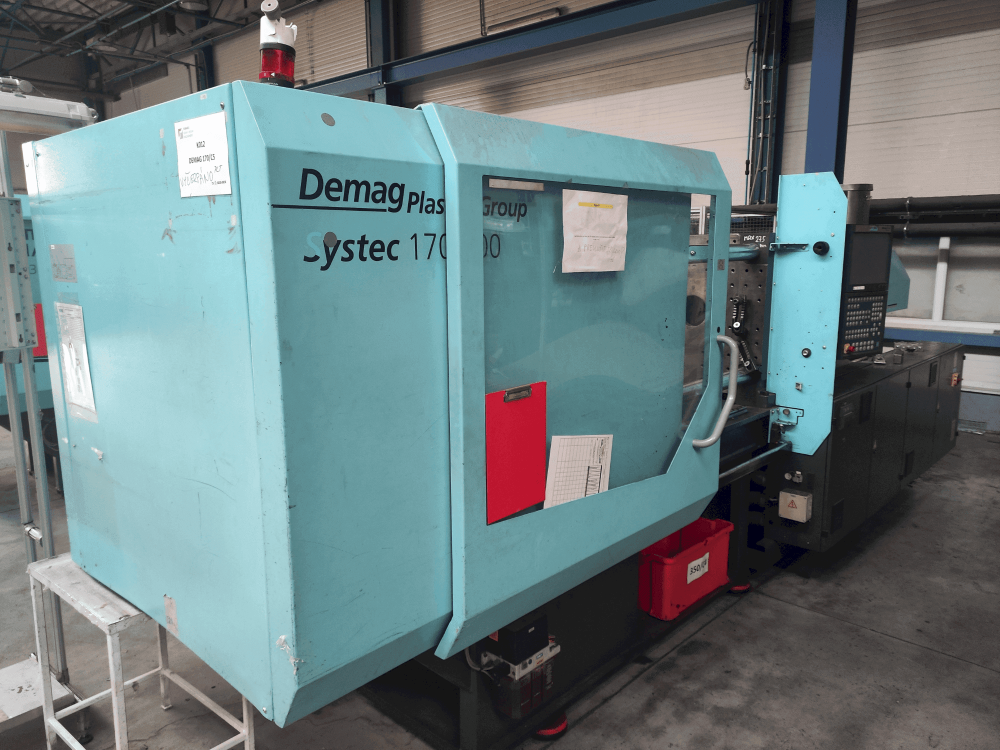 A DEMAG Systec 170/520-600 gép elölnézete