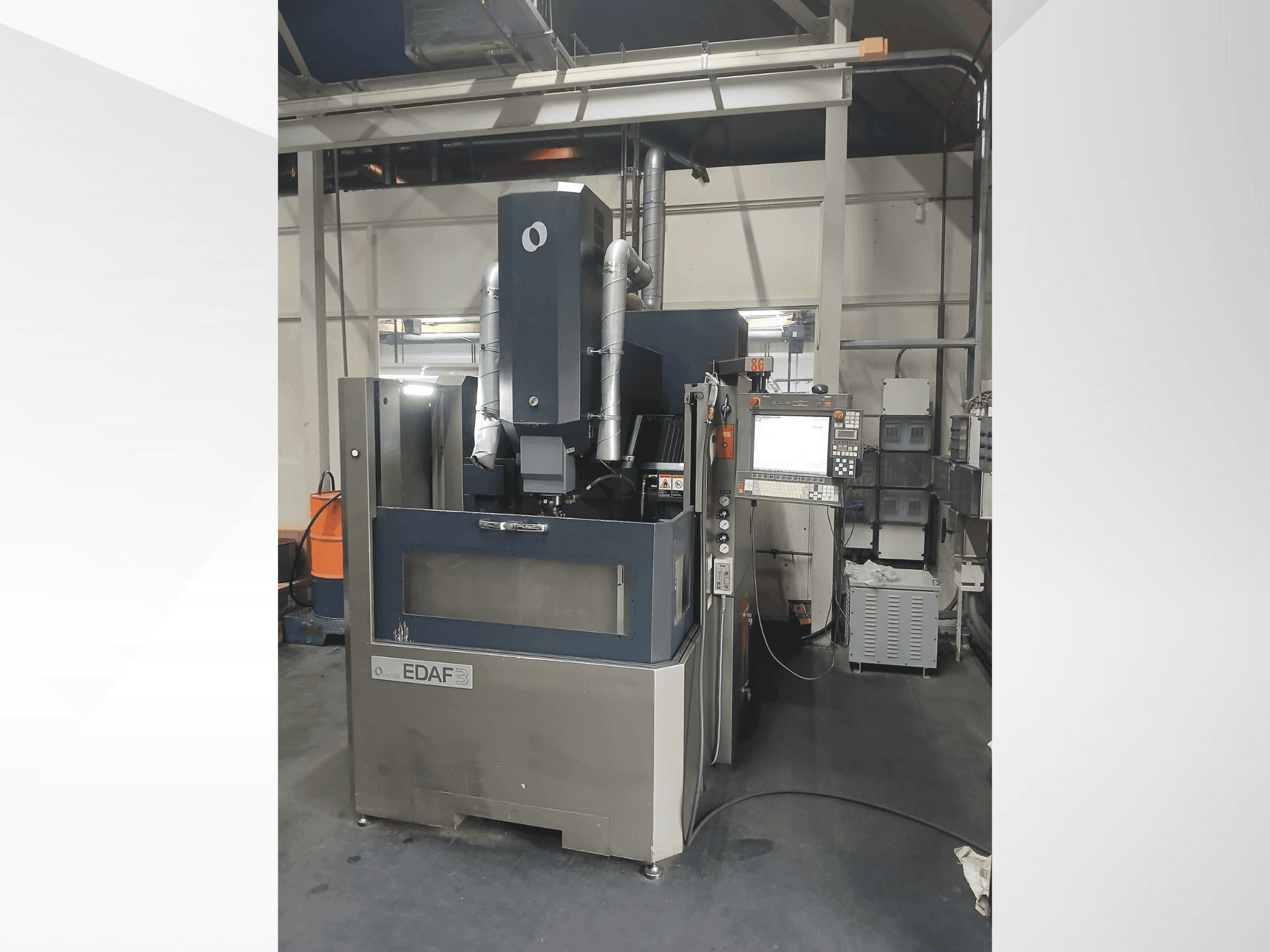 A Makino EDAF3 gép elölnézete