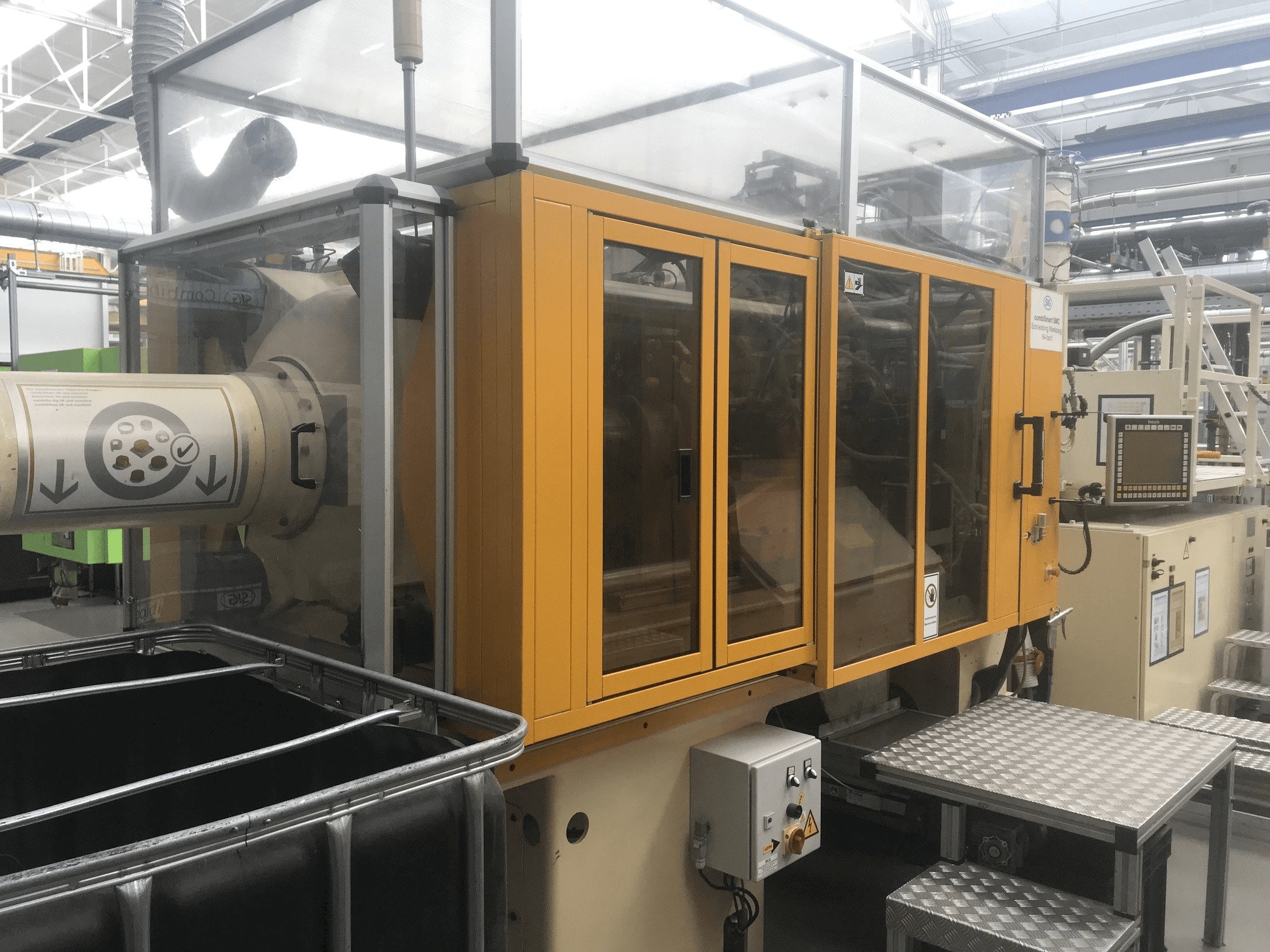 A Husky H225 RS 45/38 gép elölnézete