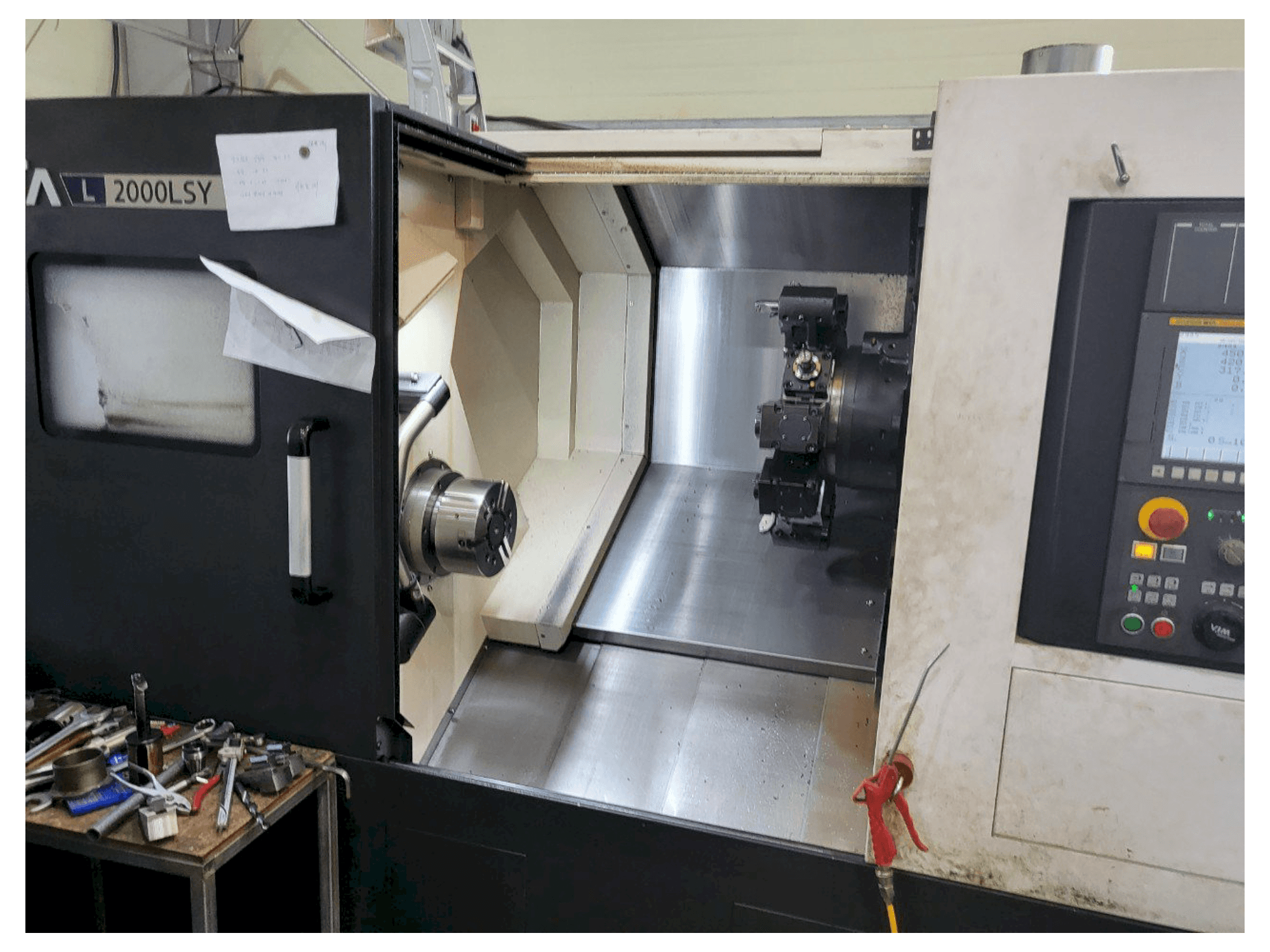 A Hyundai Wia L2000LSY gép elölnézete