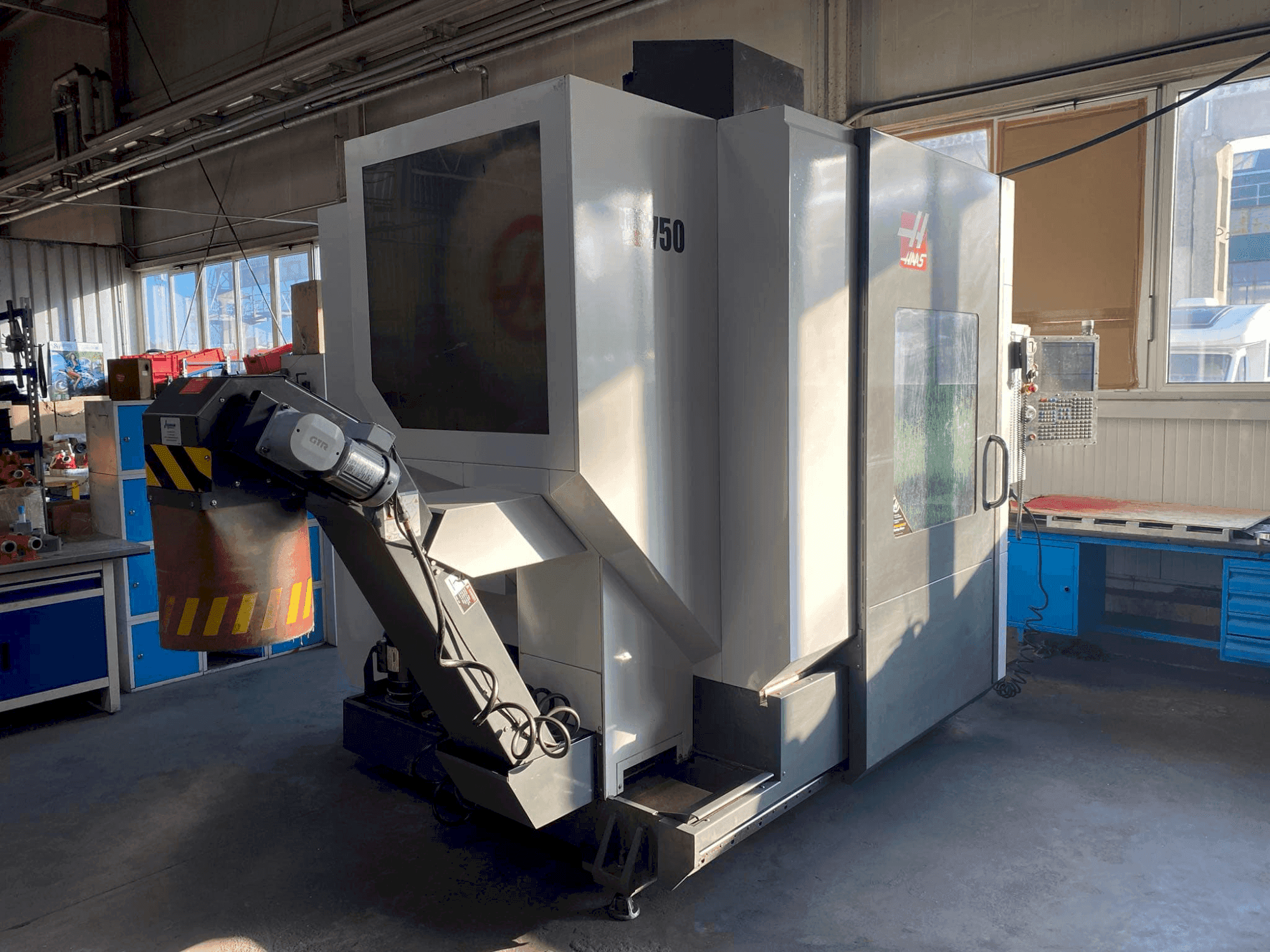 A HAAS UMC-750 gép elölnézete