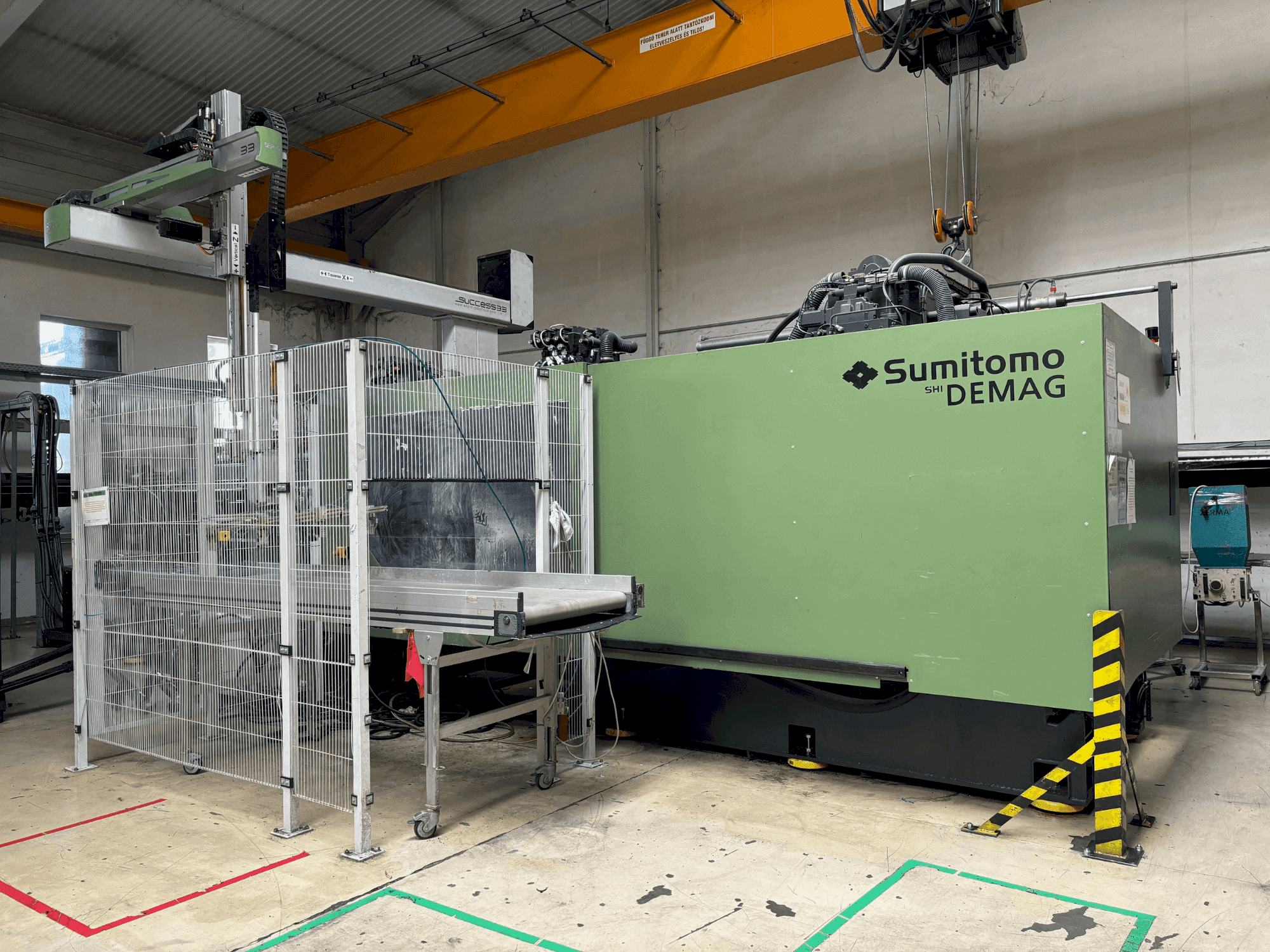 A SUMITOMO SHI DEMAG Systec 800/1120-6400 gép elölnézete