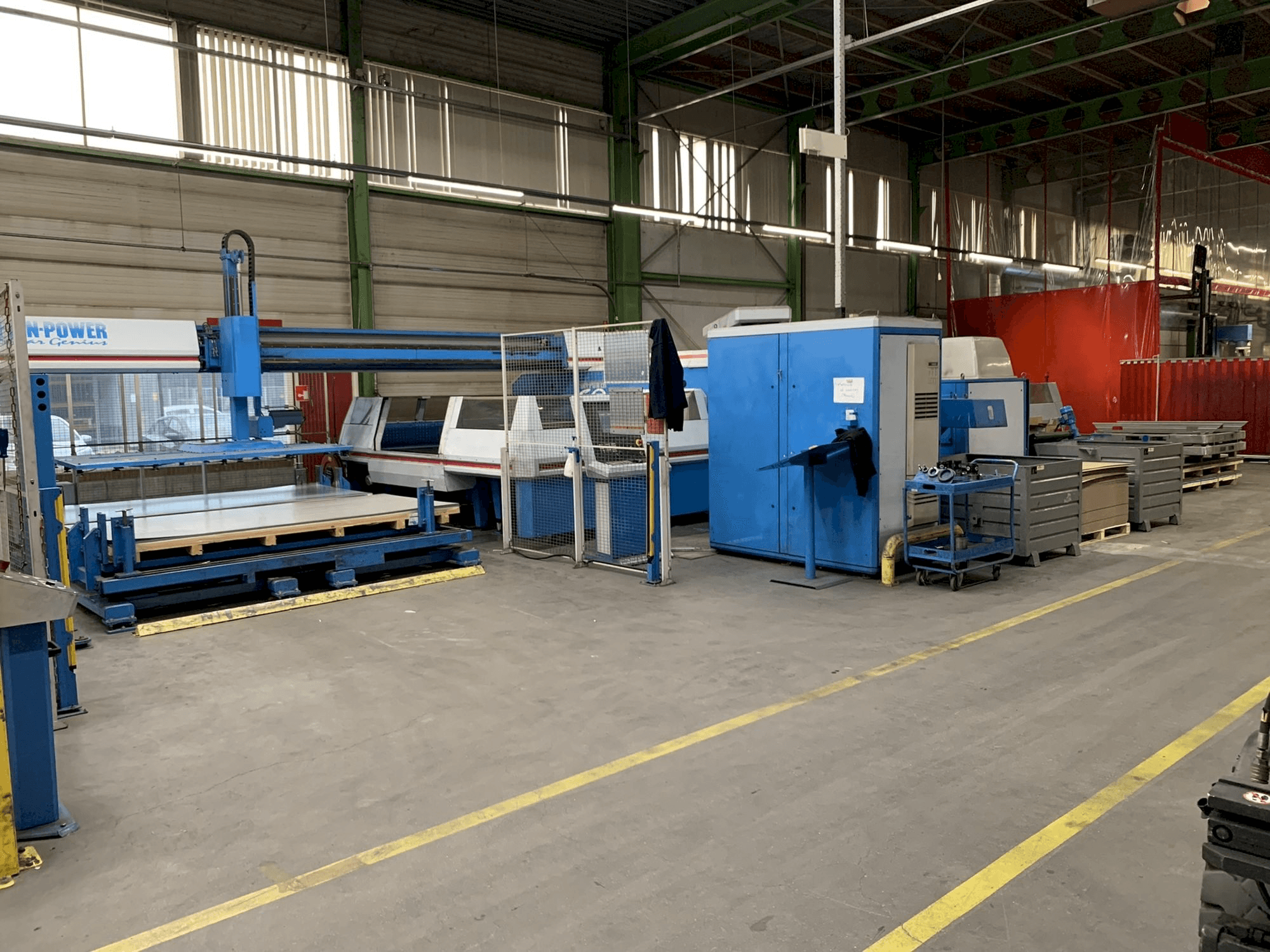 A Finn-Power TRS6 SU gép elölnézete