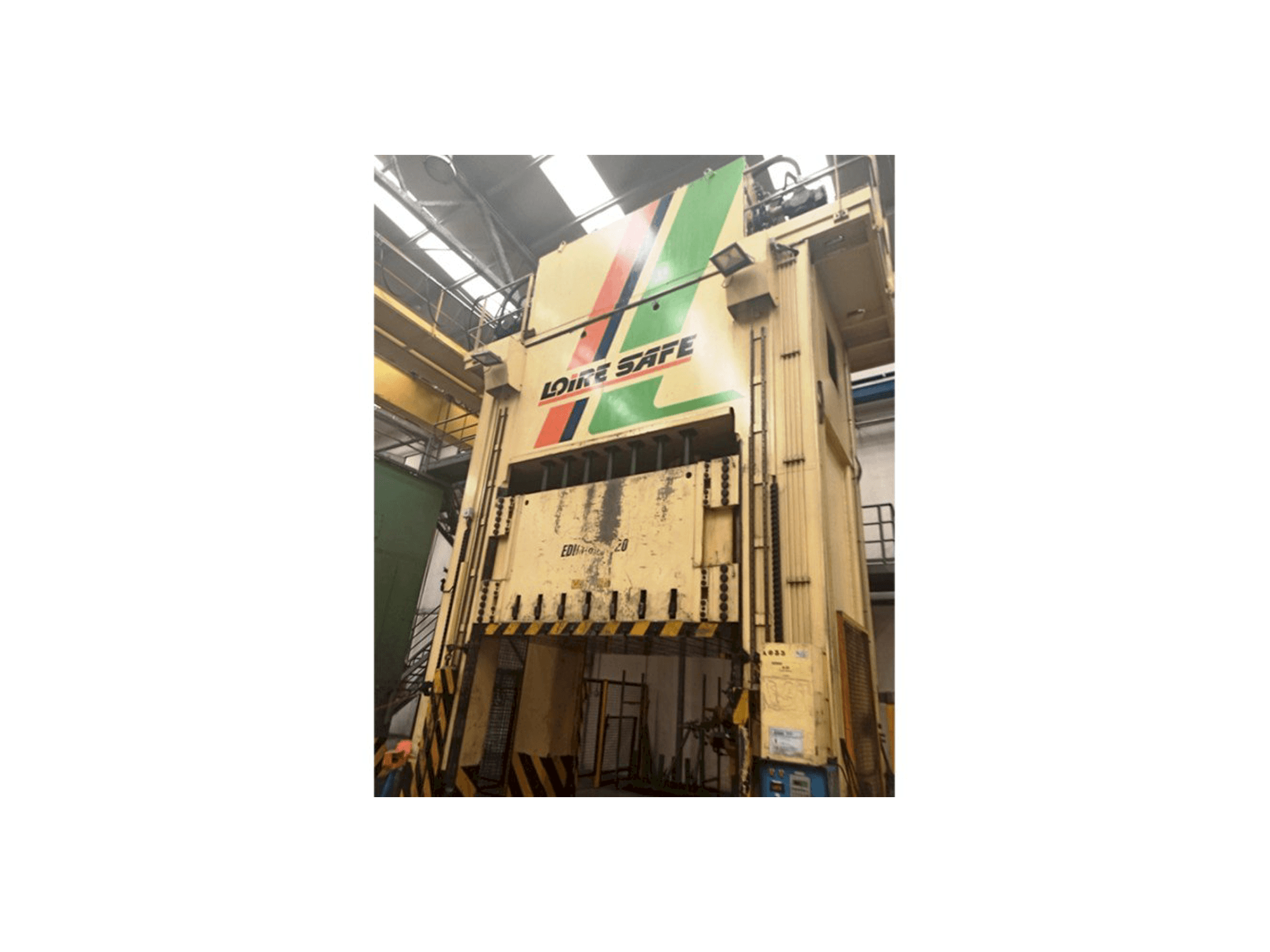 A LOIRE SAFE Edim 800 gép elölnézete