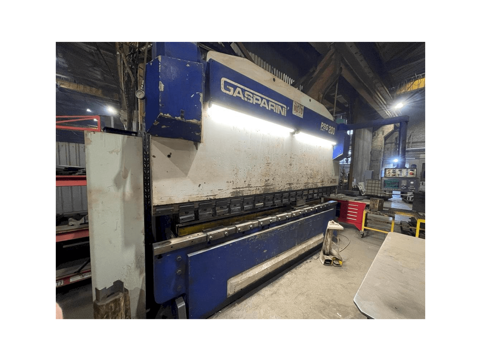 A GASPARINI PSG 200/4000 gép elölnézete