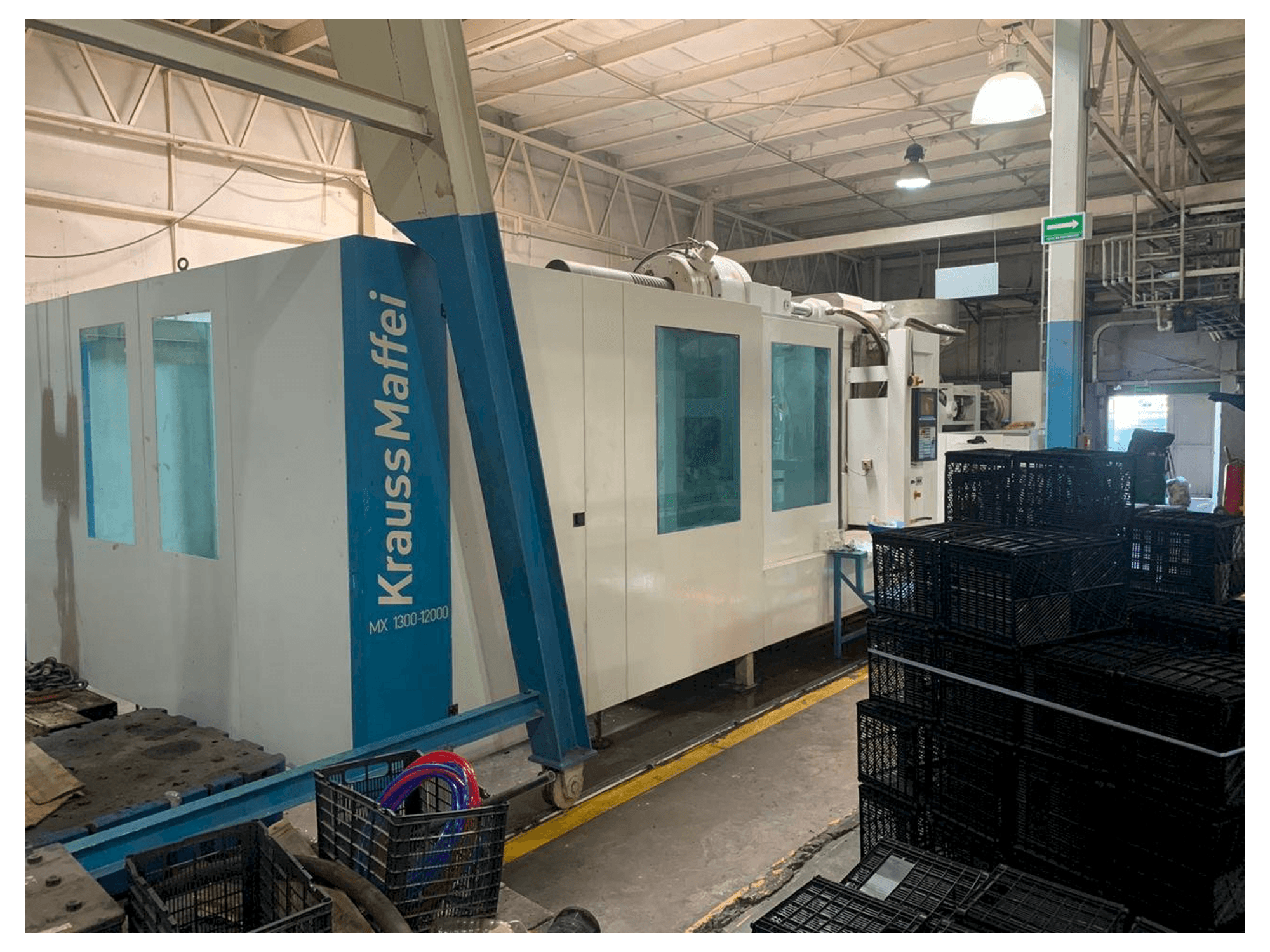 A Krauss Maffei 1300-12000 MX gép elölnézete