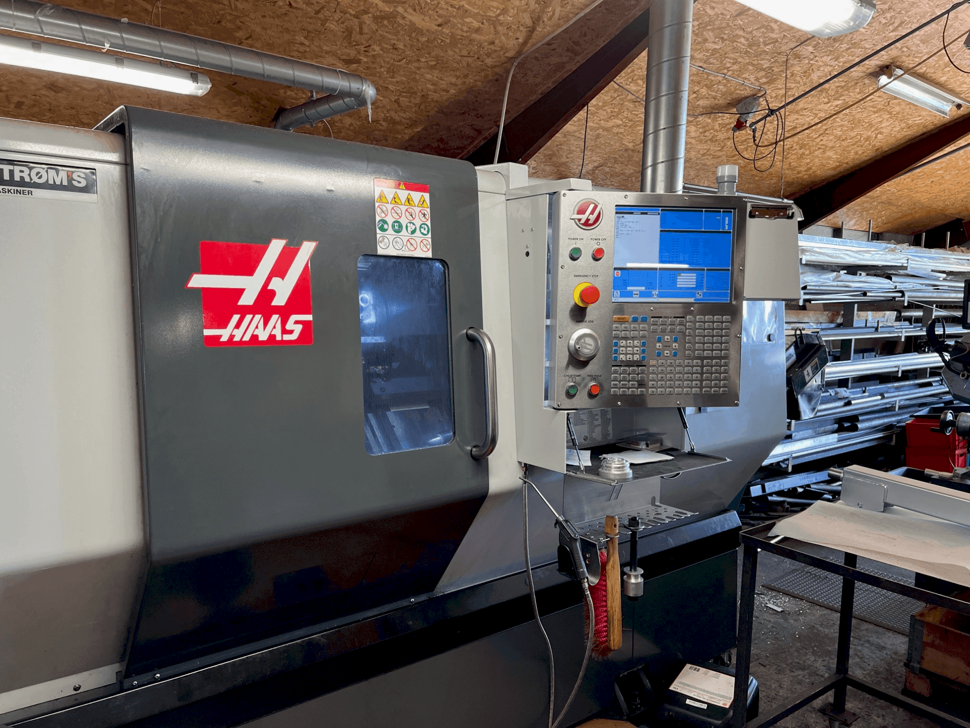 A HAAS HAAS ST-30Y gép elölnézete