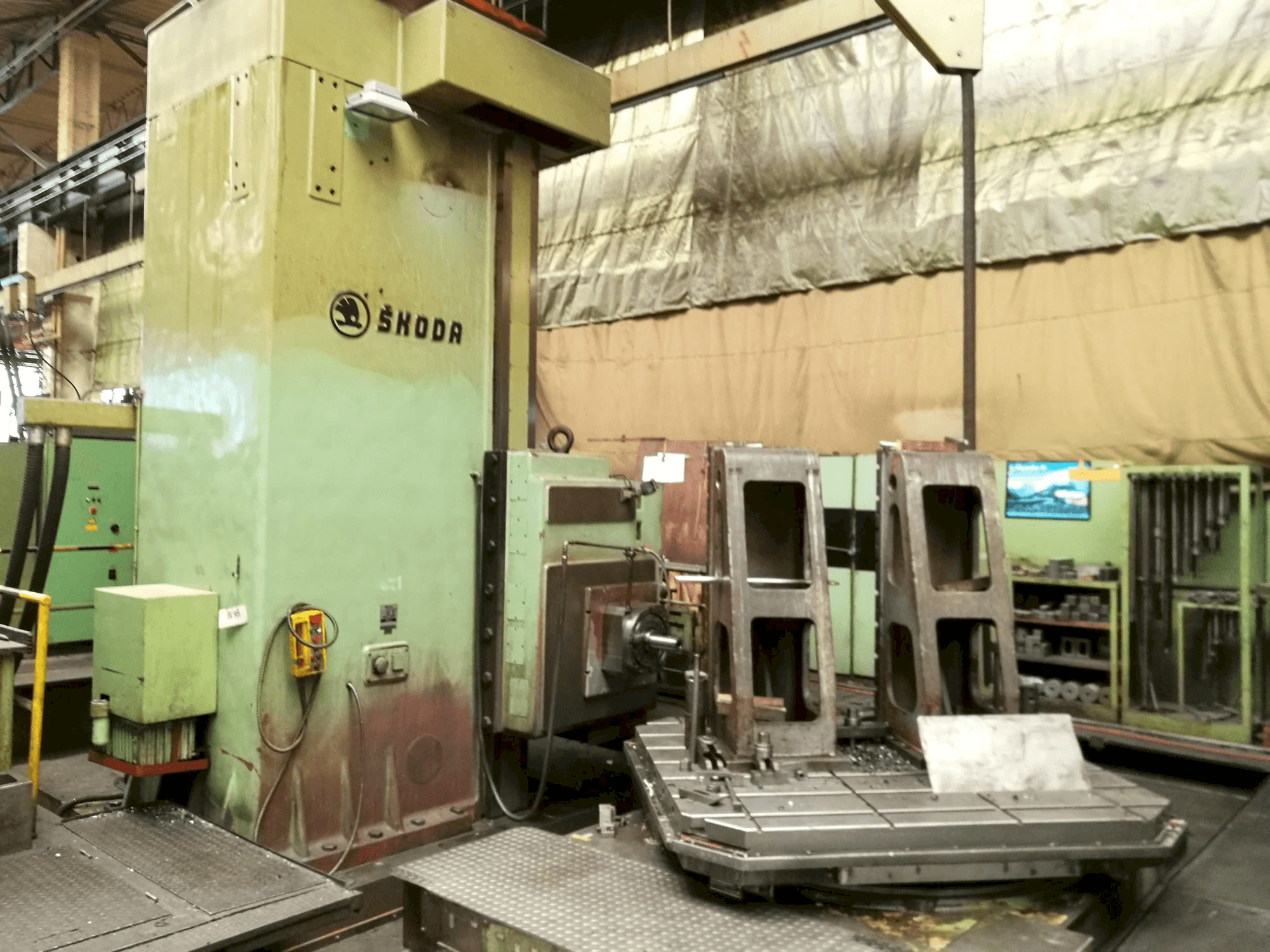 A SKODA WI 130 gép elölnézete