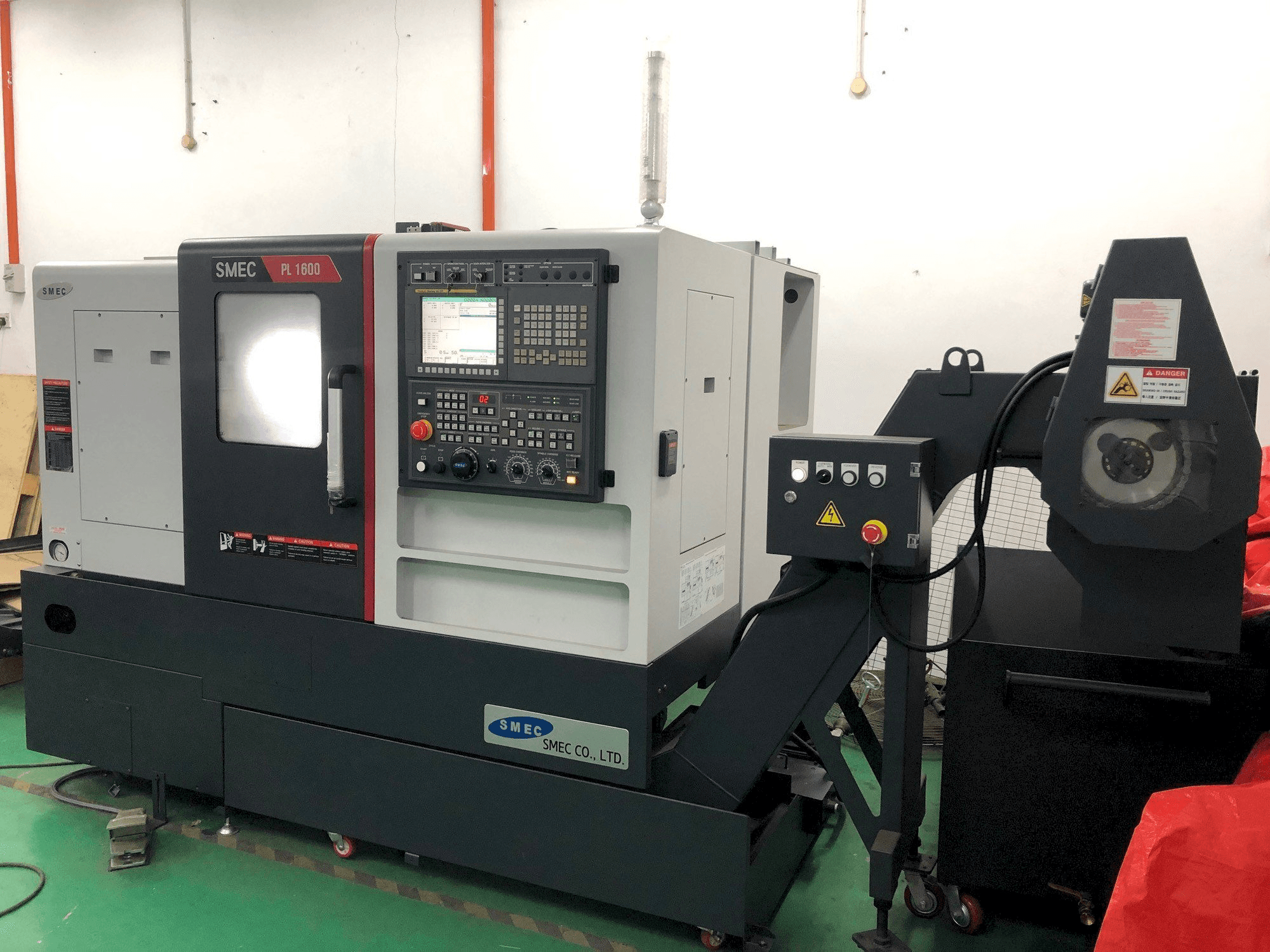 A SMEC PL1600 gép elölnézete