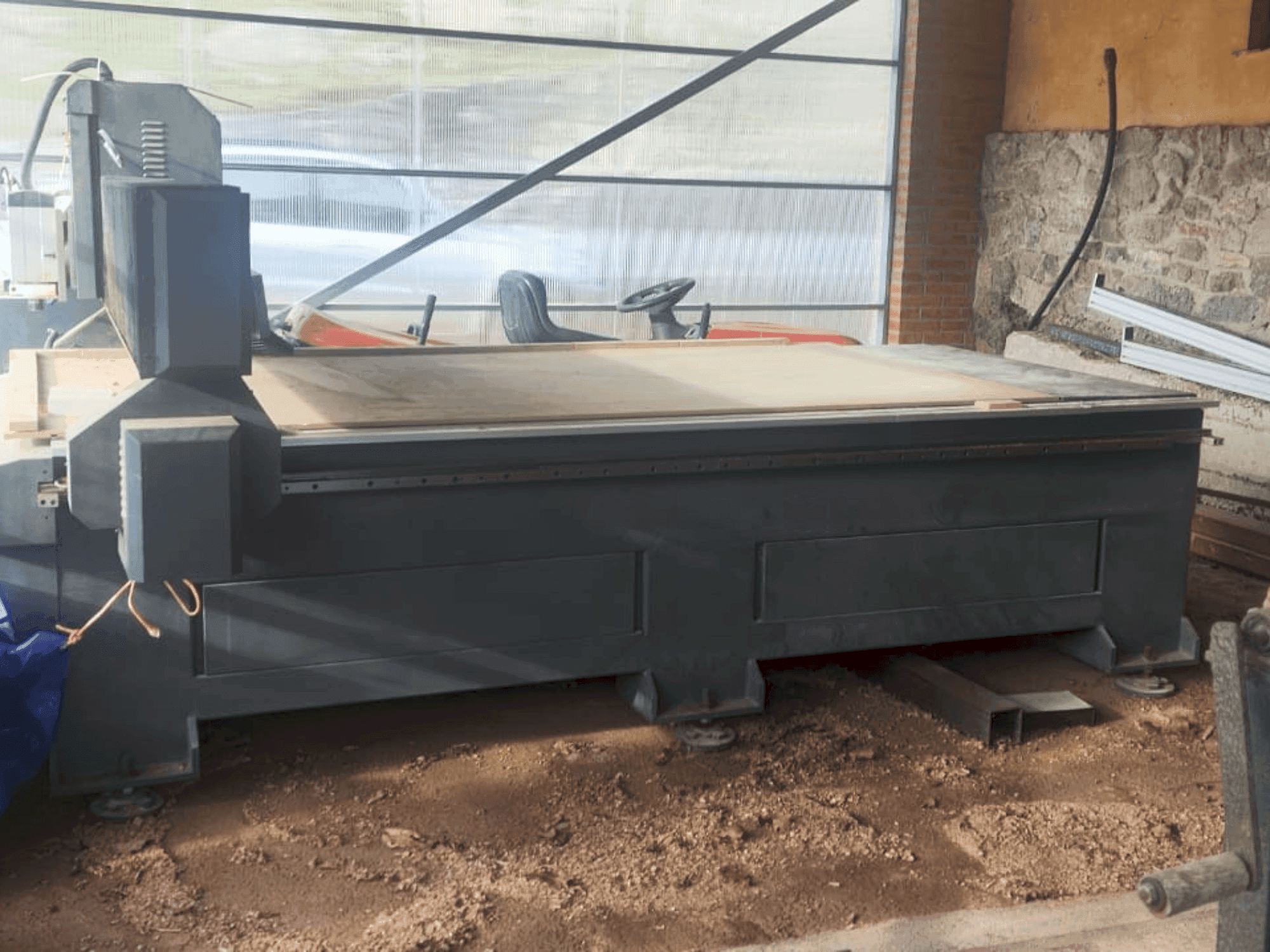 A BARCENAS CNC SW1325V gép elölnézete