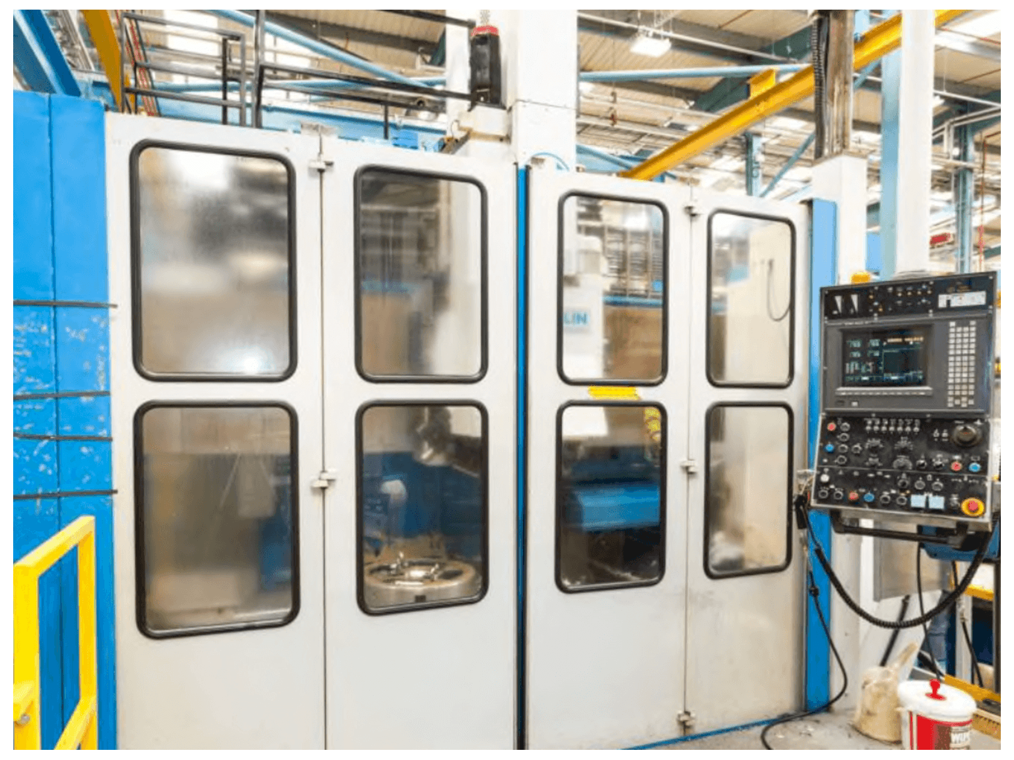 A TOS SKIQ 20 CNC gép elölnézete