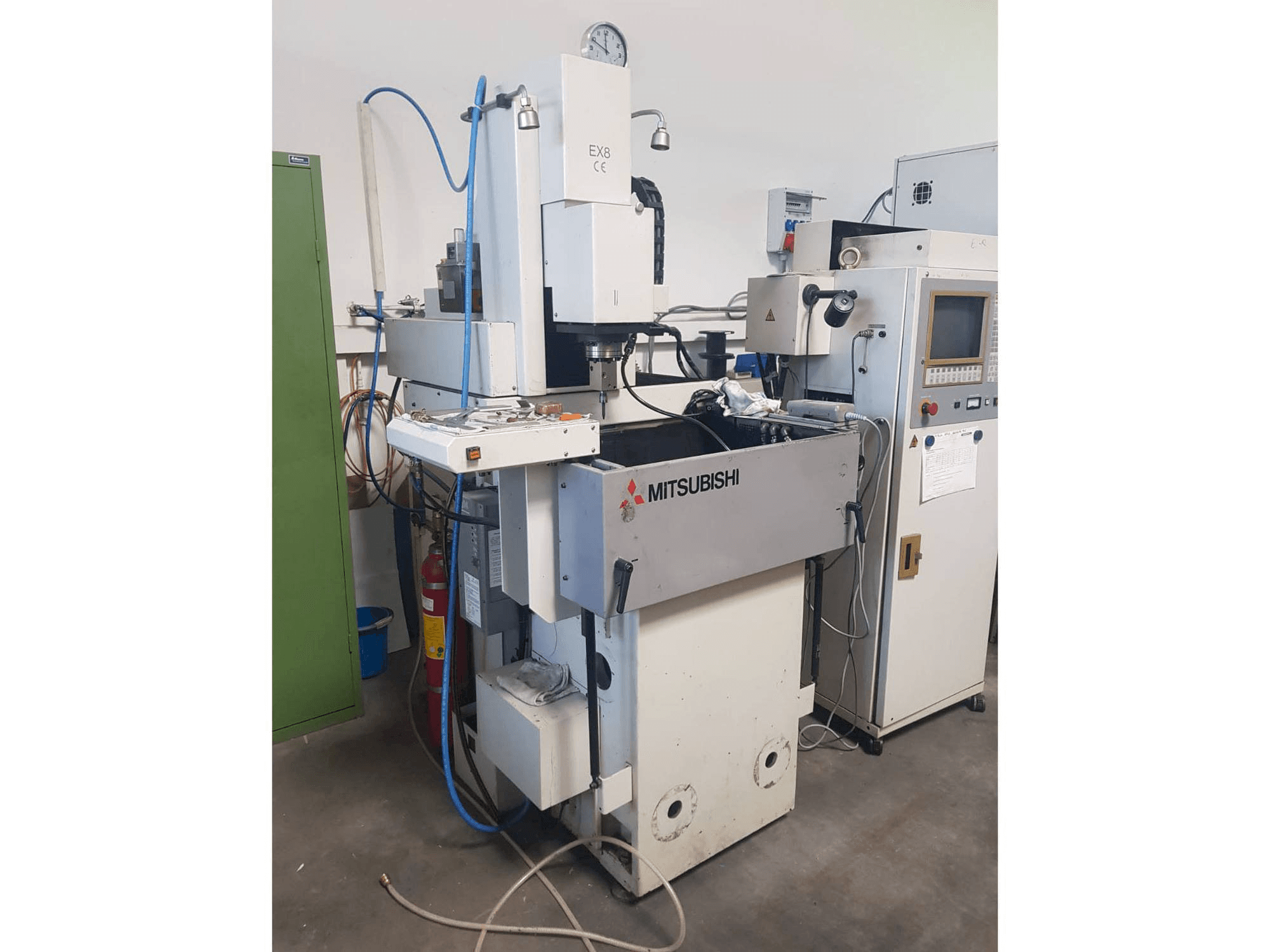 A Mitsubishi EX 8 gép elölnézete