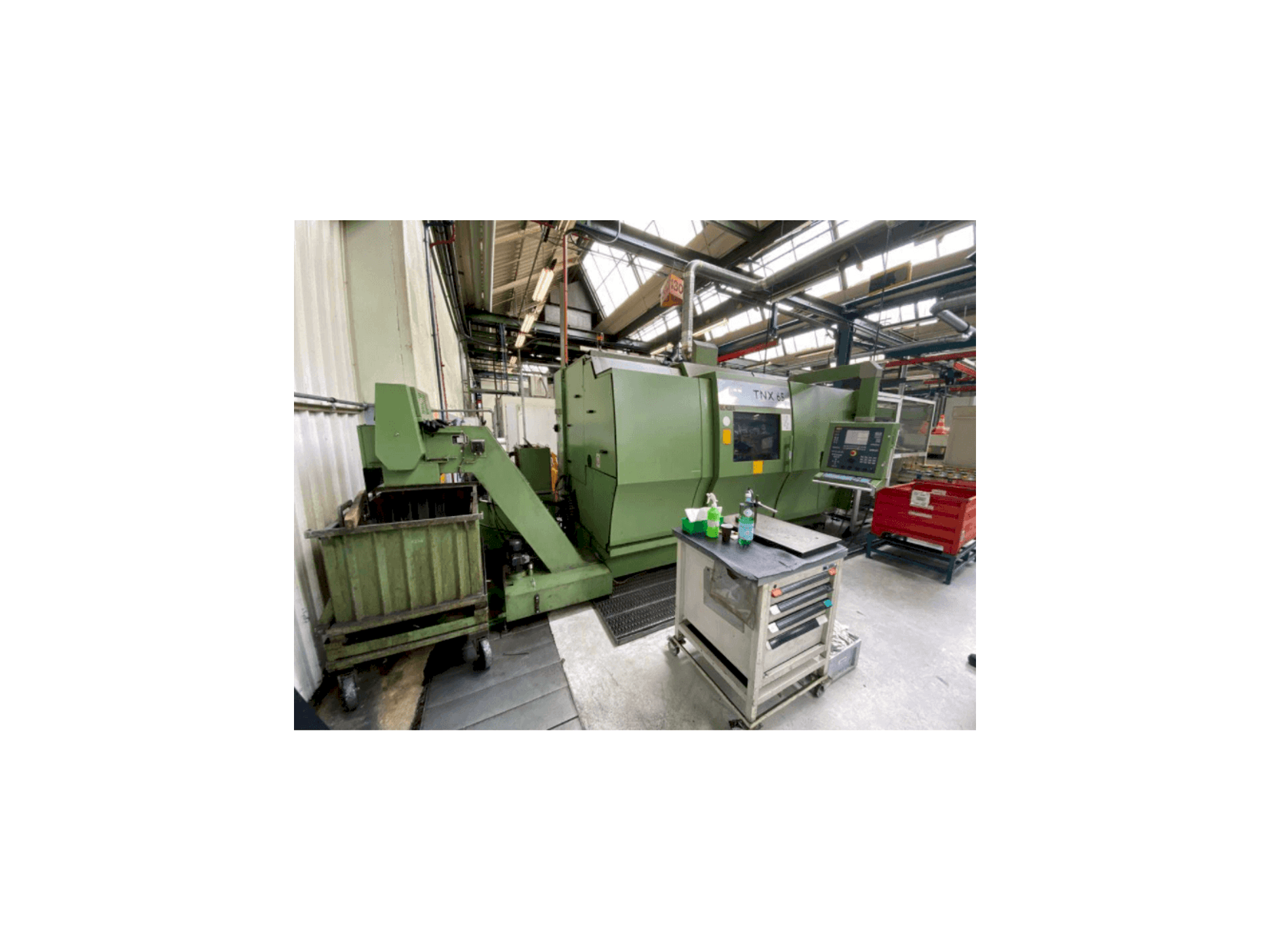 A TRAUB TNX 65 gép elölnézete