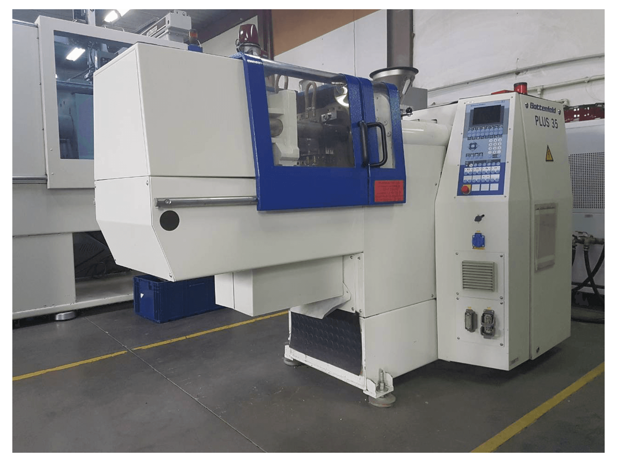 A Battenfeld PLUS 35/75 gép elölnézete