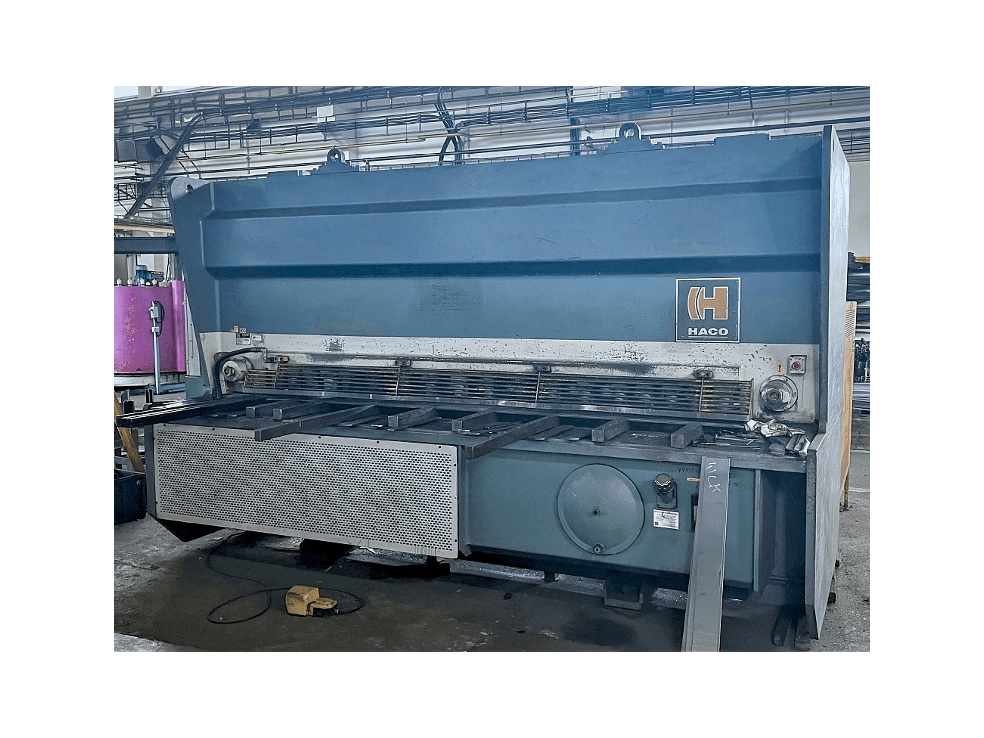 A HACO HSLX 3016/18 SAB gép elölnézete